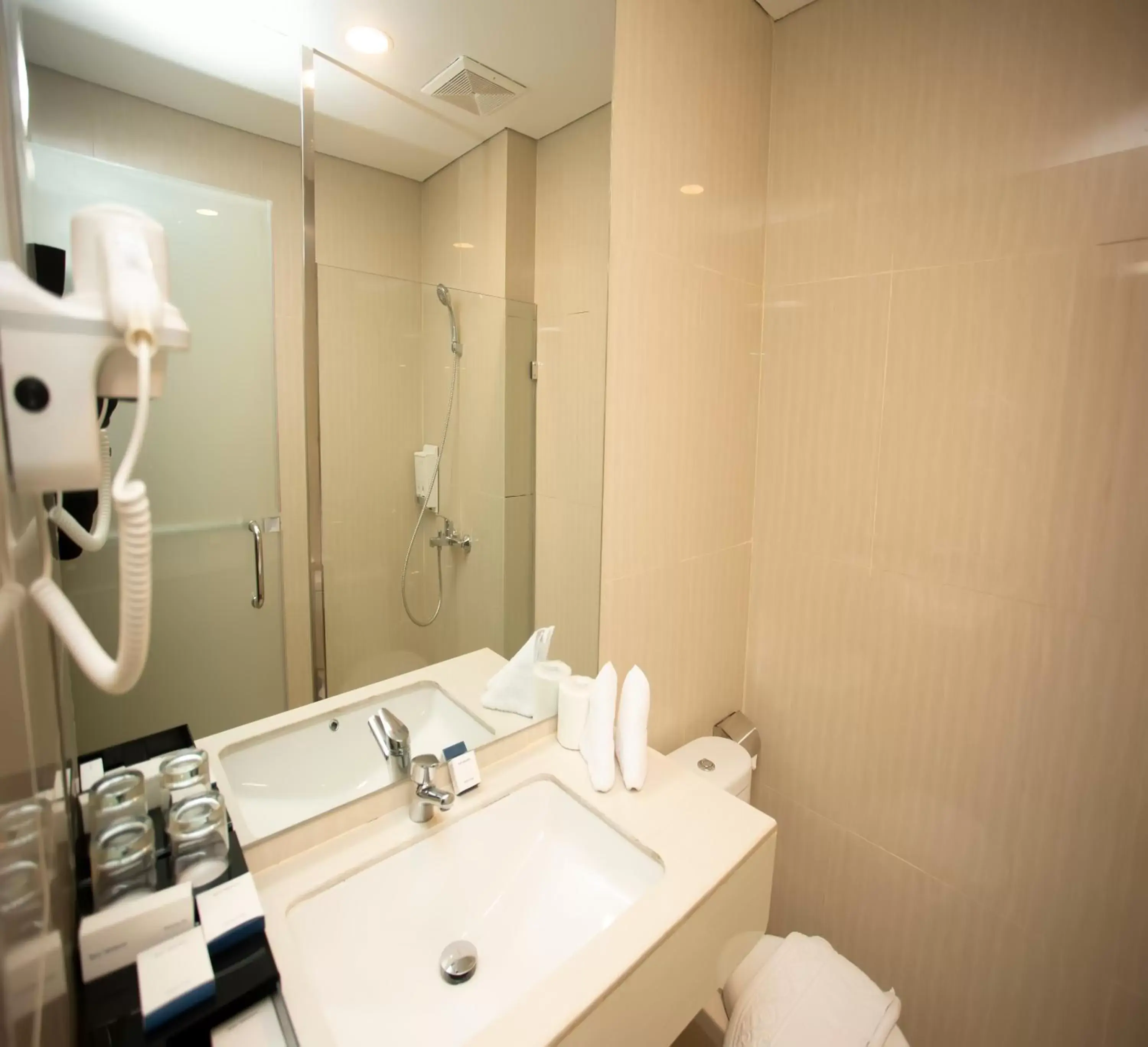 Bathroom in Best Western Batang Garing