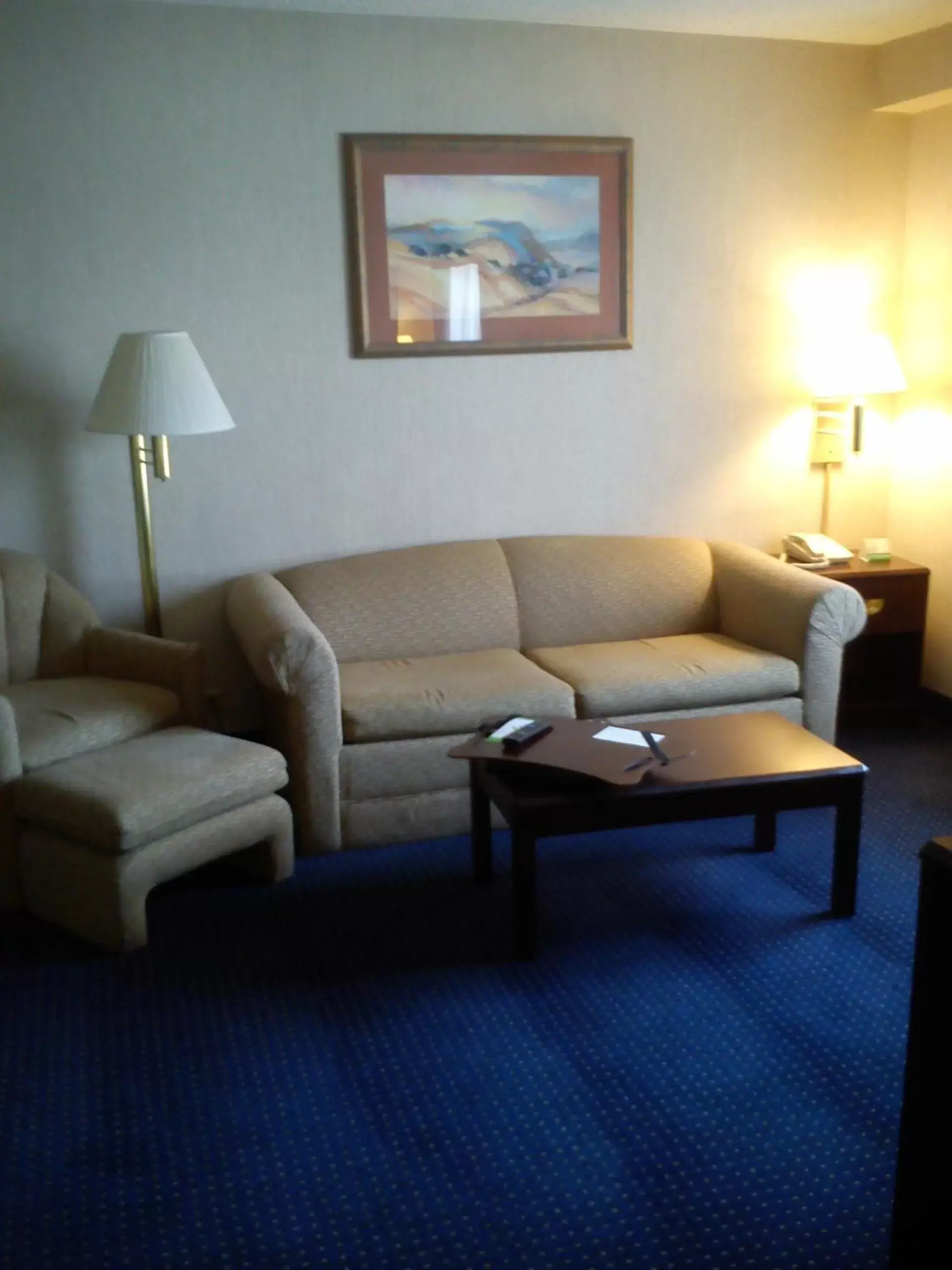 Living room, Seating Area in Wyndham Garden Monterrey Norte