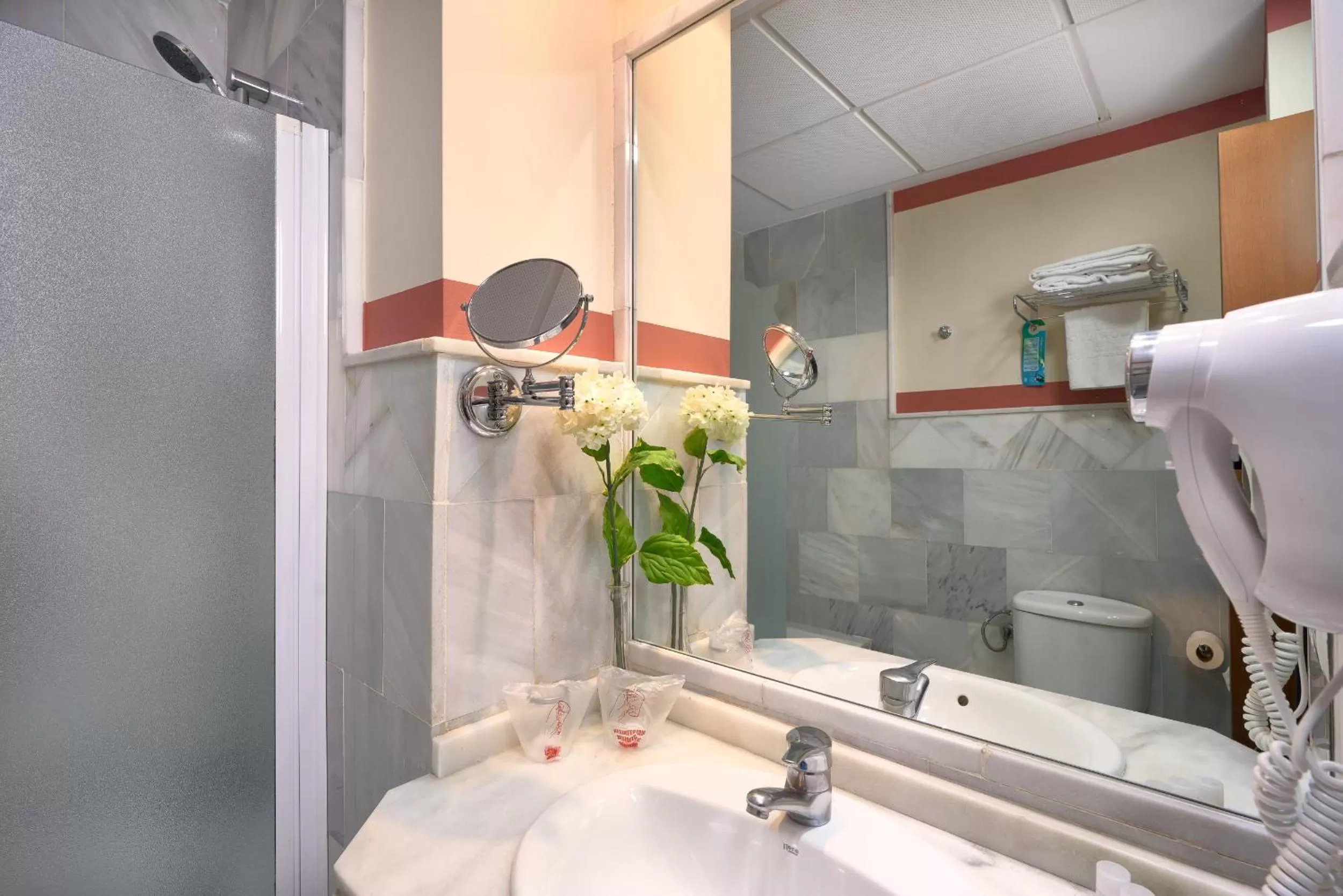 Bathroom in Hotel Murillo