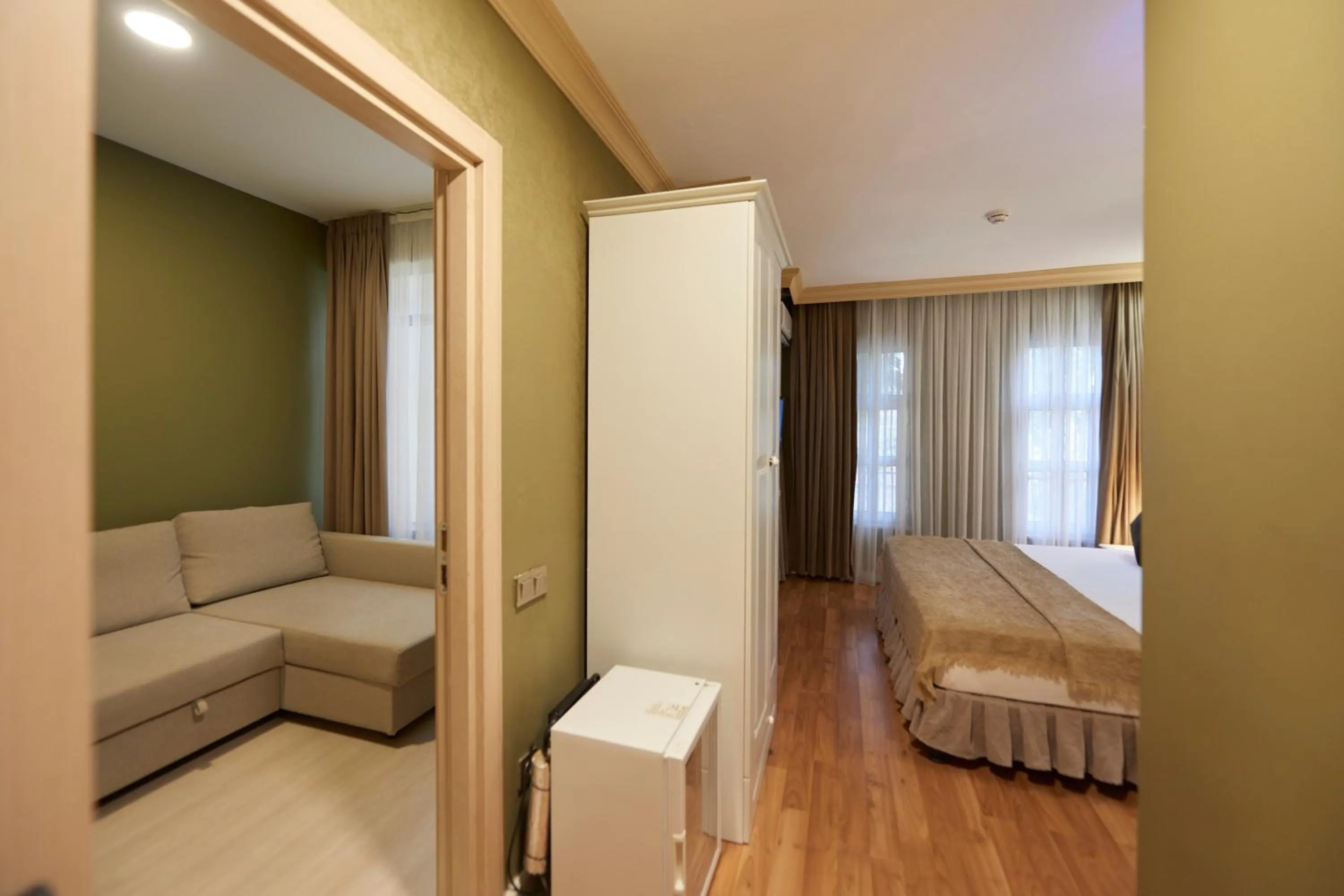 Living room, Bed in Sunlight Hotel