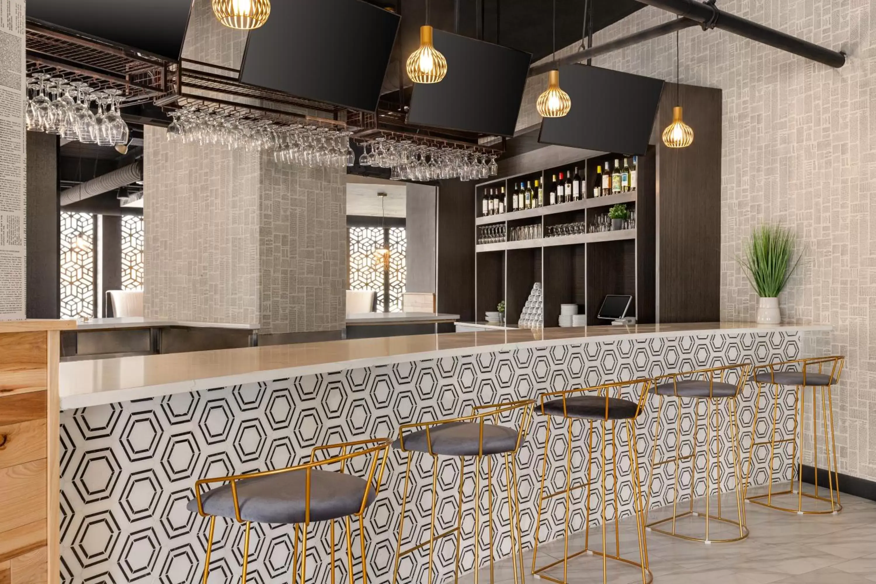 Lounge or bar in Holiday Inn Philadelphia Arpt-Stadium Area by IHG Lounge or bar in Holiday Inn Philadelphia Arpt-Stadium Area by IHG