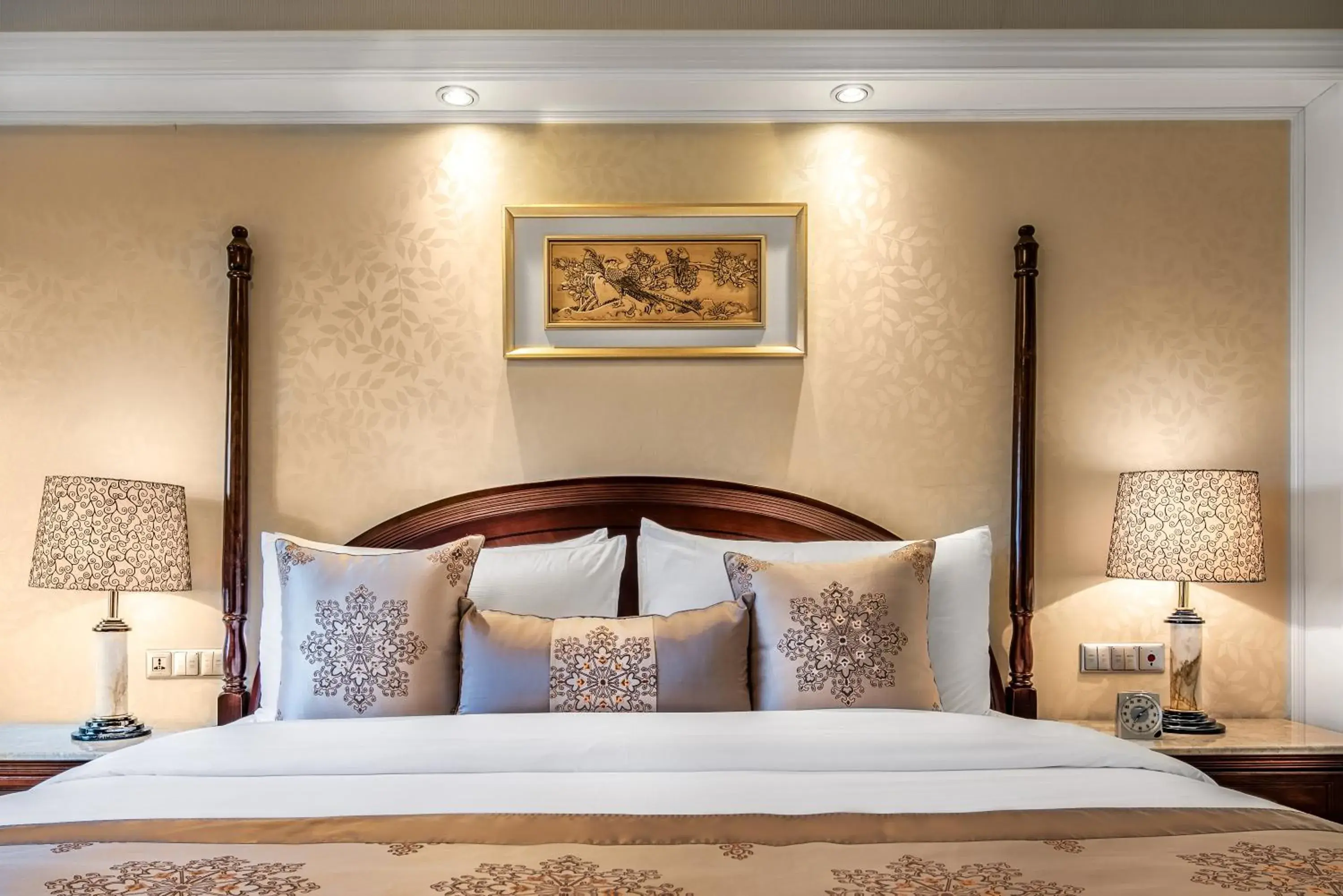 Bed in Zhongwei Green Lake Hotel Kunming
