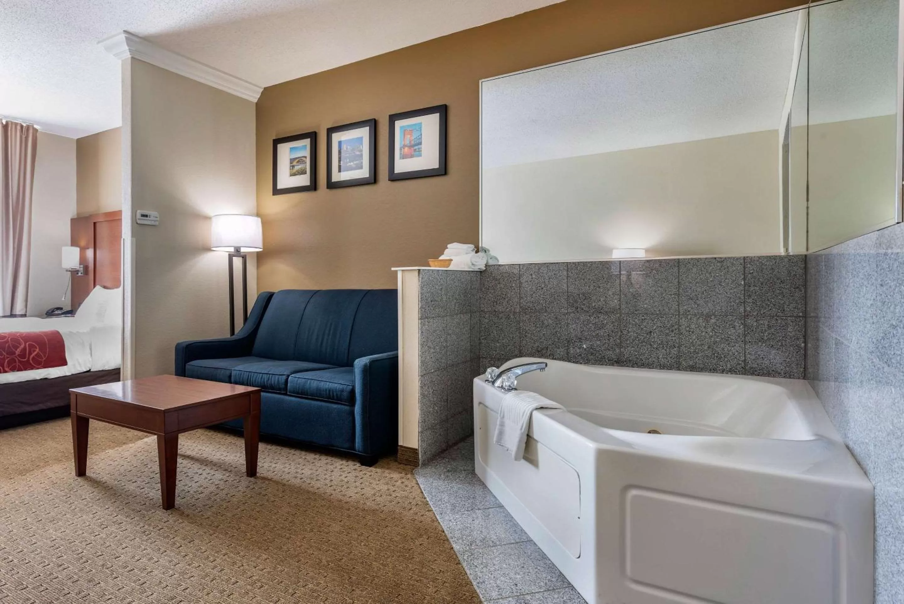 Photo of the whole room, Bed in Holiday Inn Express & Suites Hebron - Cincinnati Airport by IHG