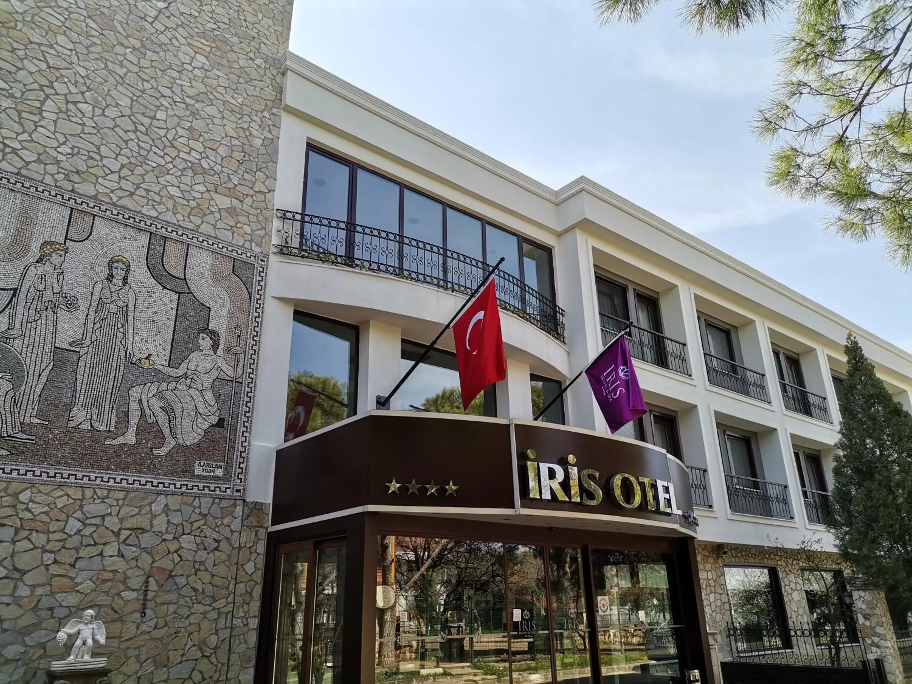 Facade/entrance in Iris Hotel