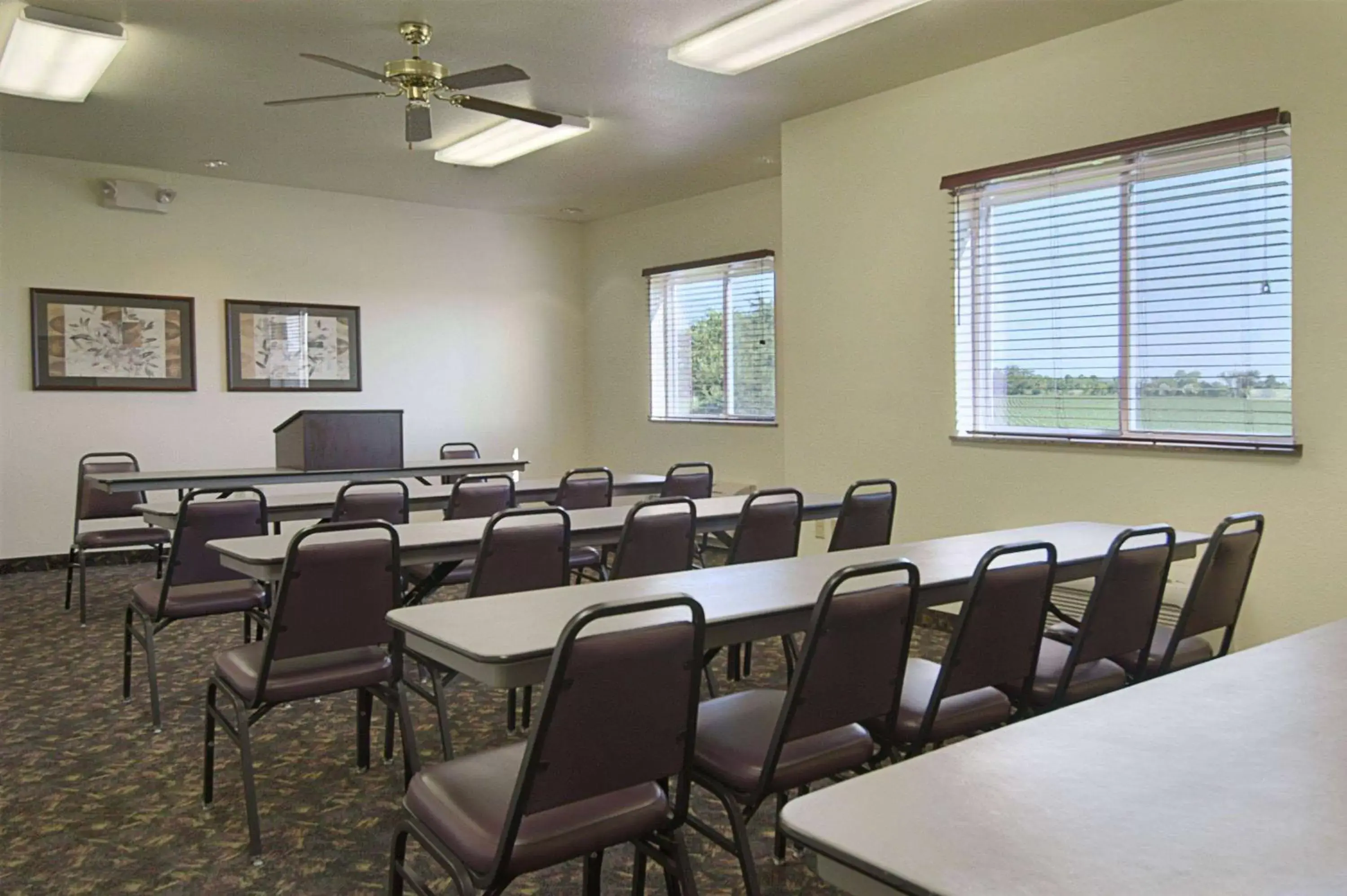 Meeting/conference room in Super 8 by Wyndham Iola KS