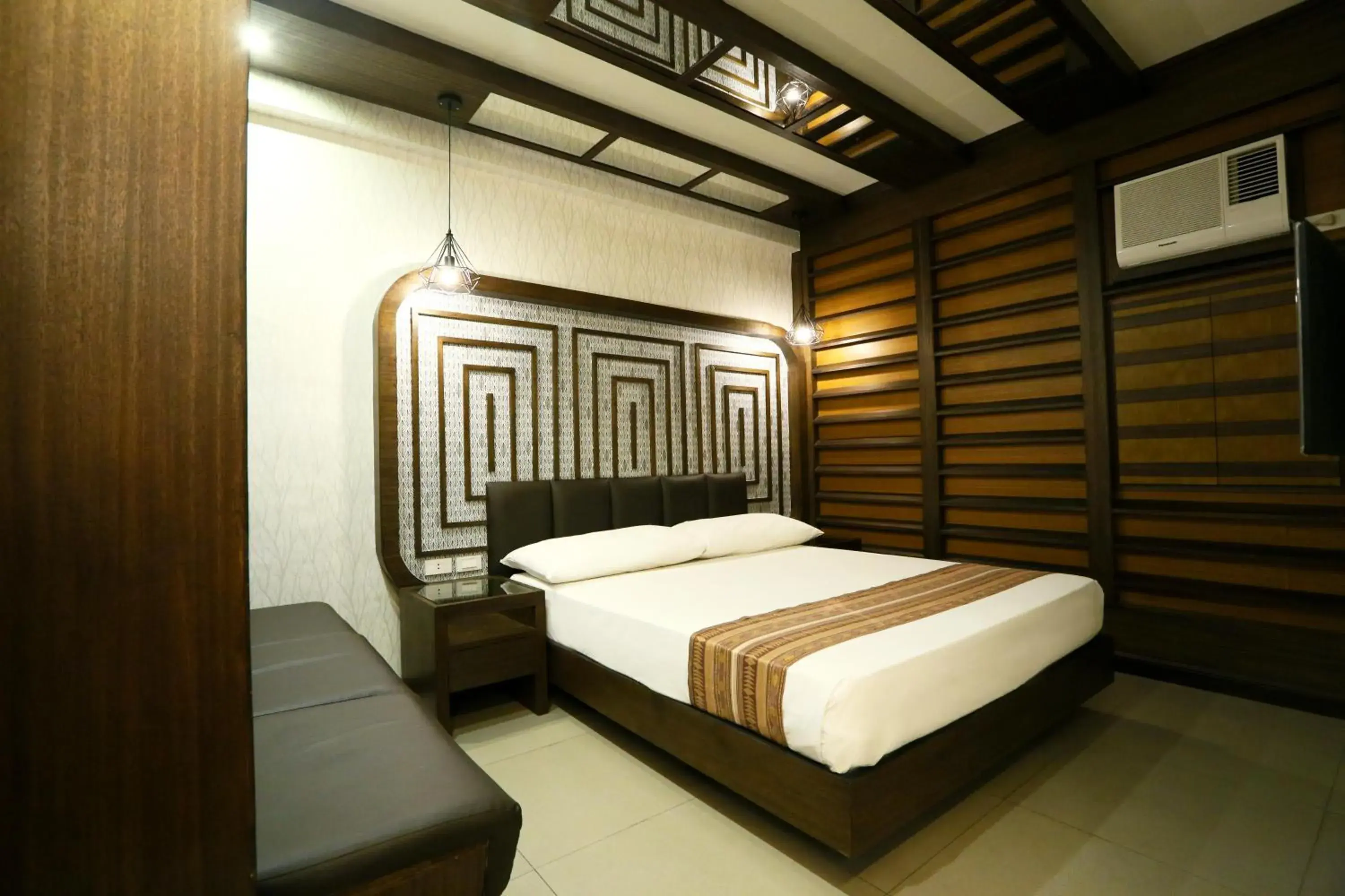 Bedroom, Bed in Hotel Ava Malate formerly Victoria Court