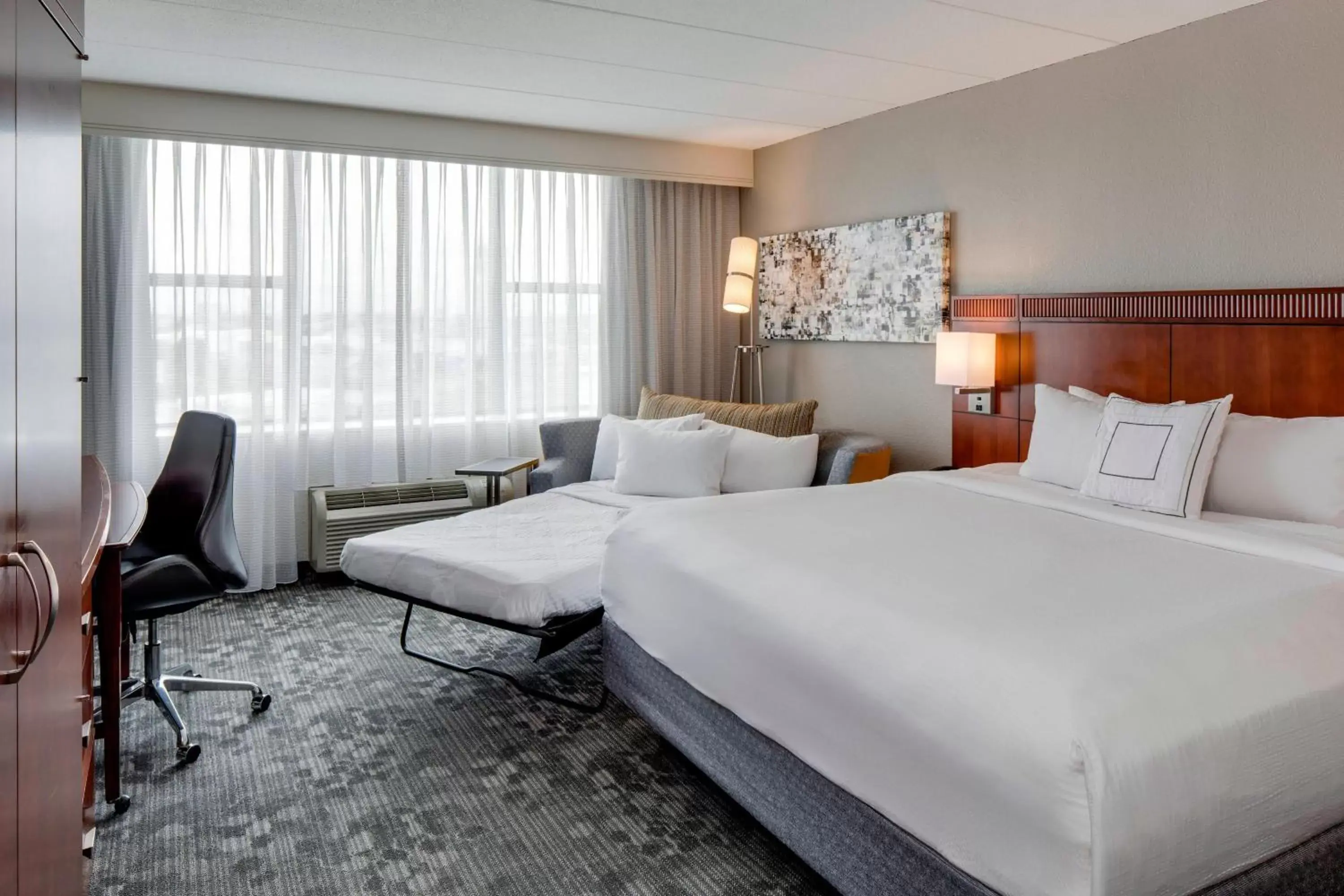 Photo of the whole room, Bed in Courtyard by Marriott Boston Logan Airport