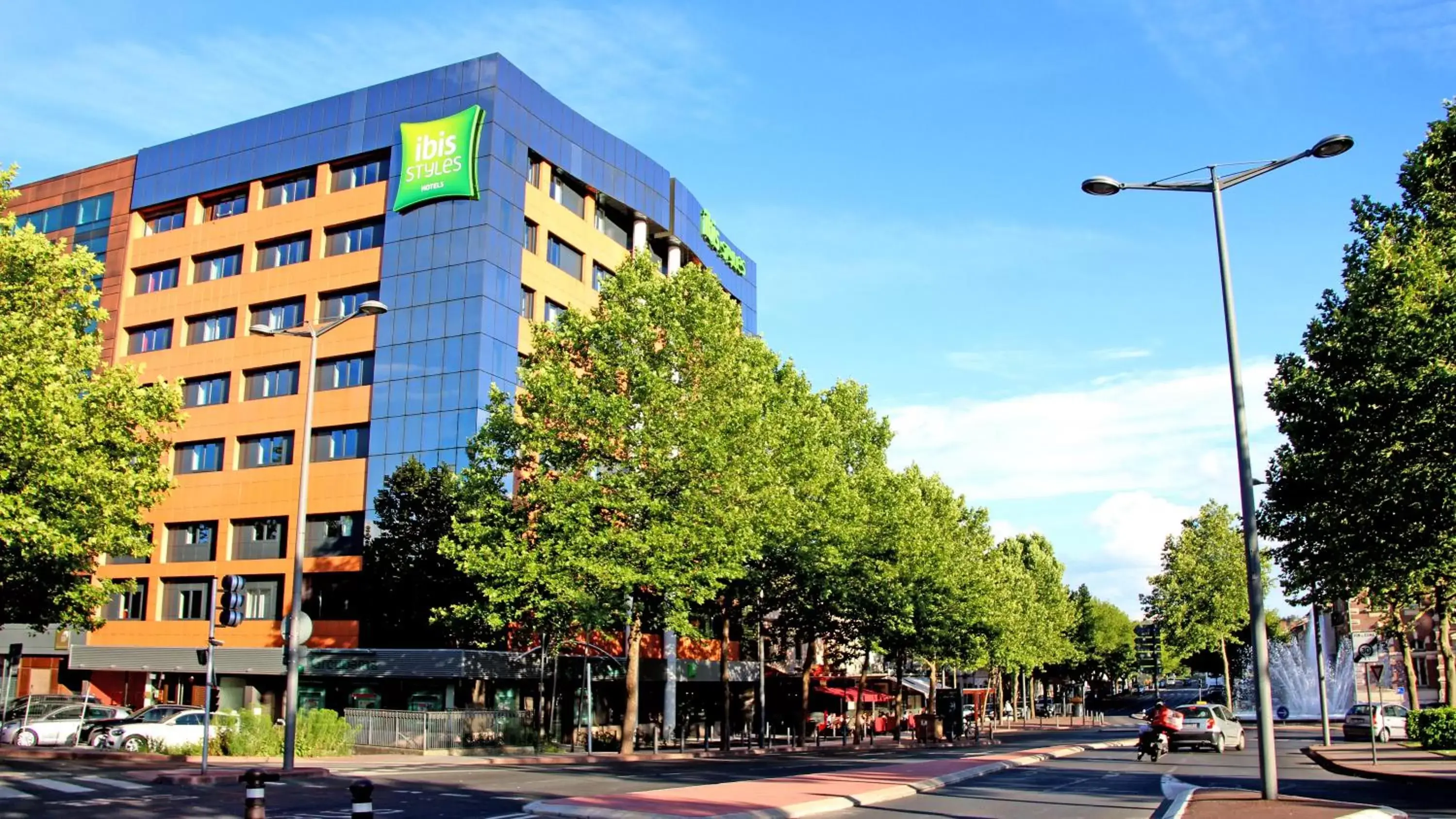 Facade/entrance, Property Building in ibis styles Albi Centre Le Theatro