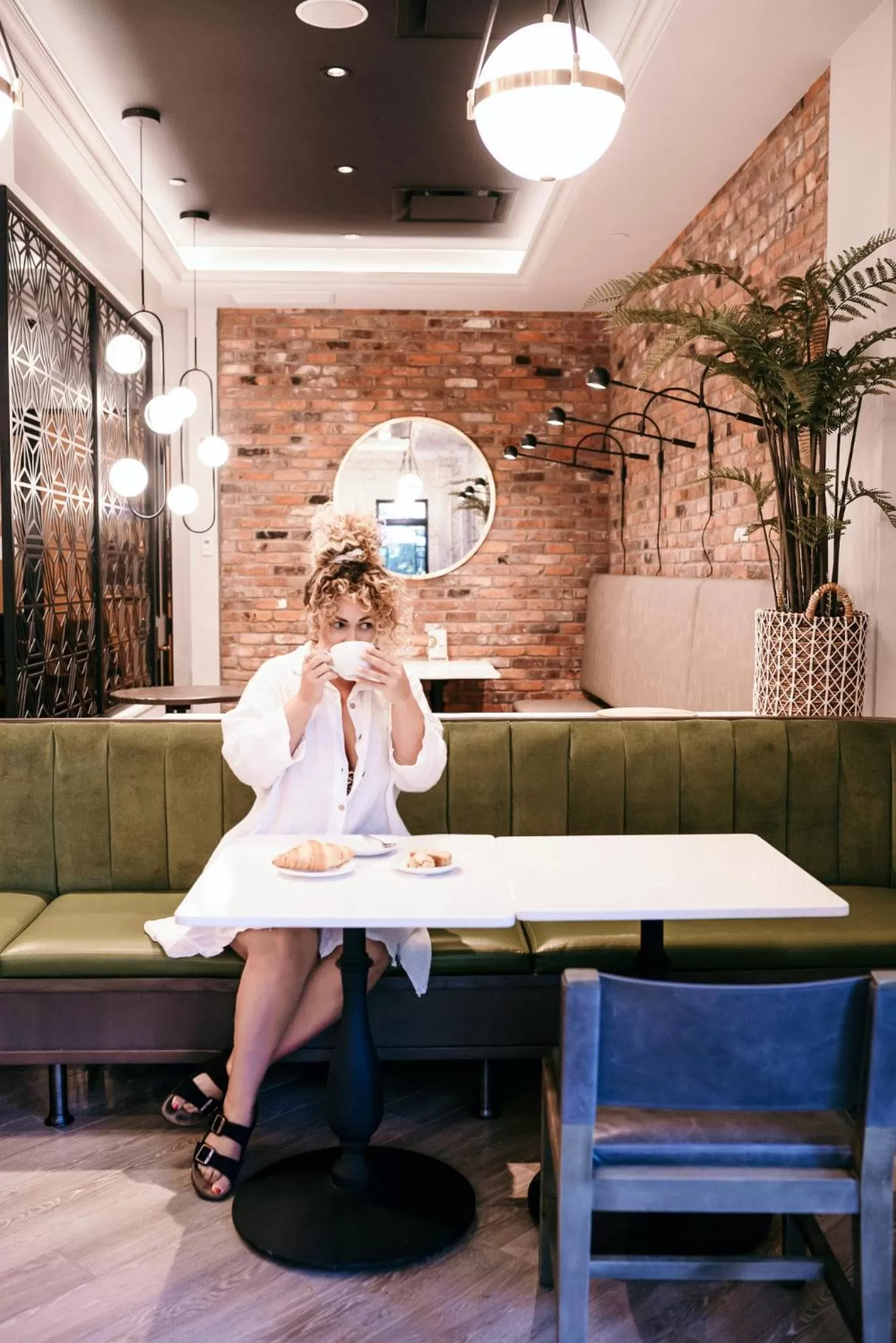 Restaurant/places to eat in Oak Bay Beach Hotel