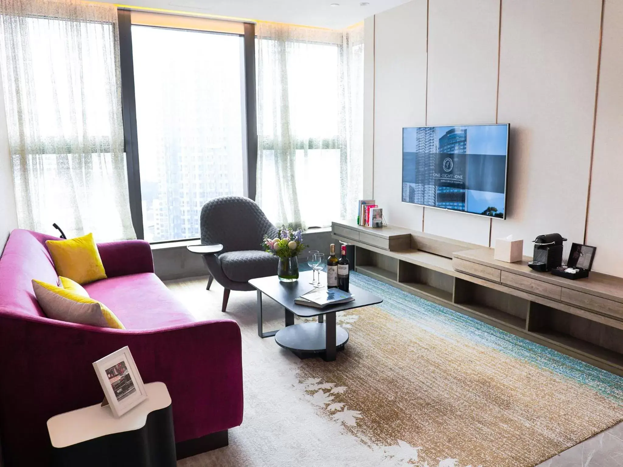 Living room, Seating Area in One-Eight-One Hotel & Serviced Residences