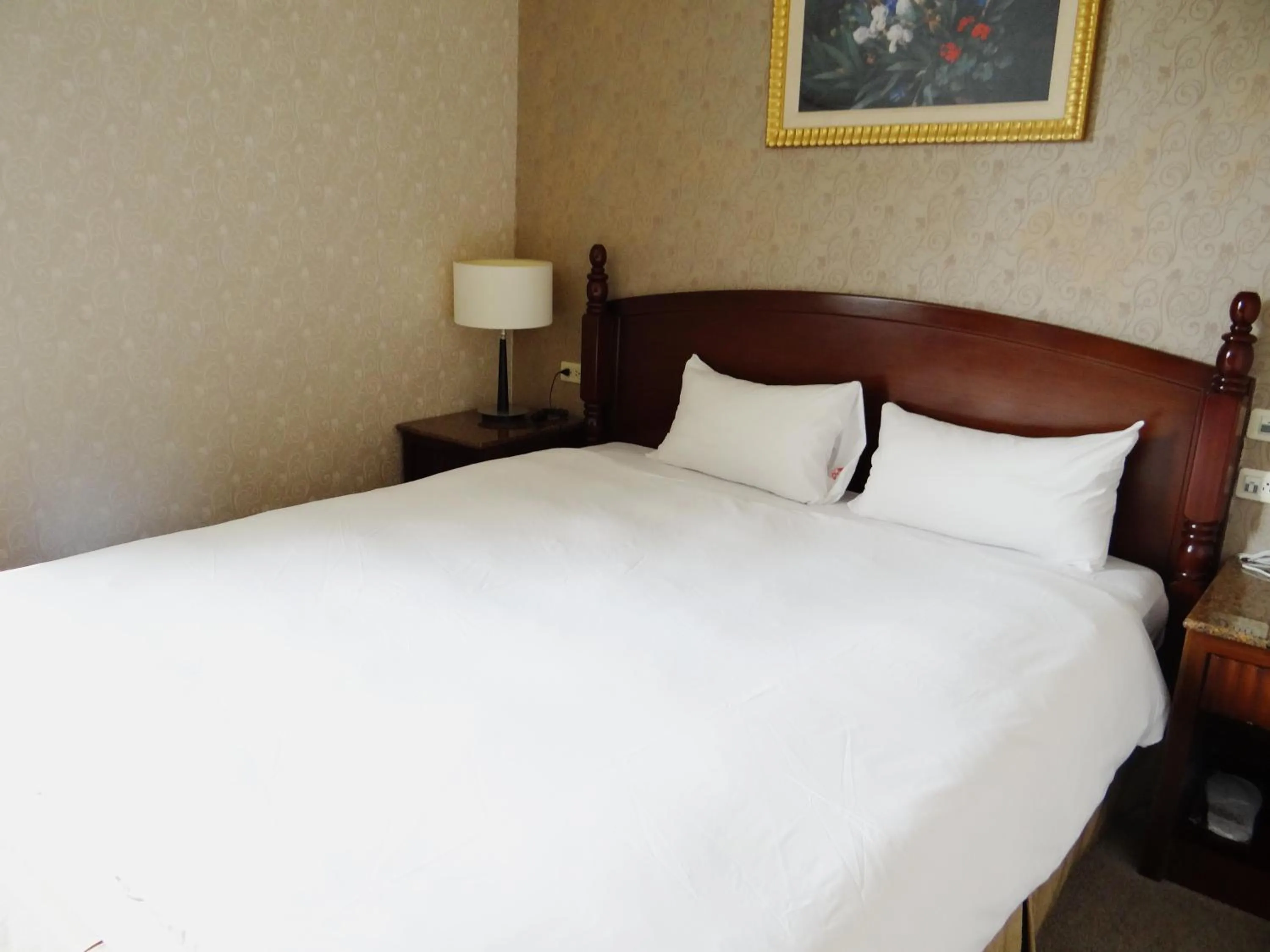 bunk bed, Bed in Wuzhou Hotel