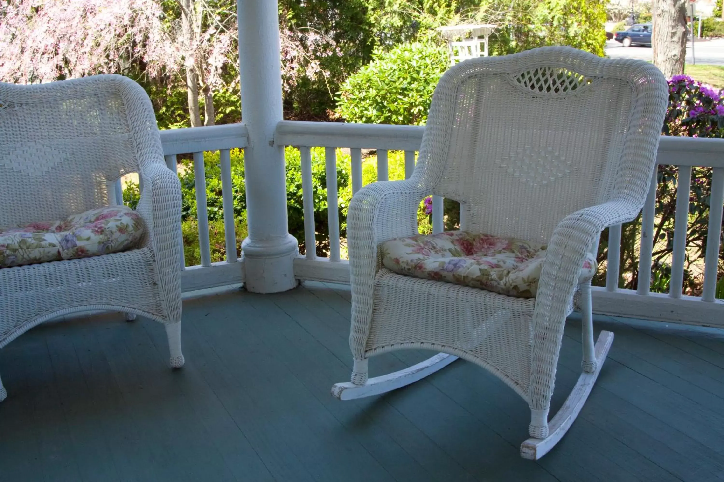 Patio in Scranton Seahorse Inn