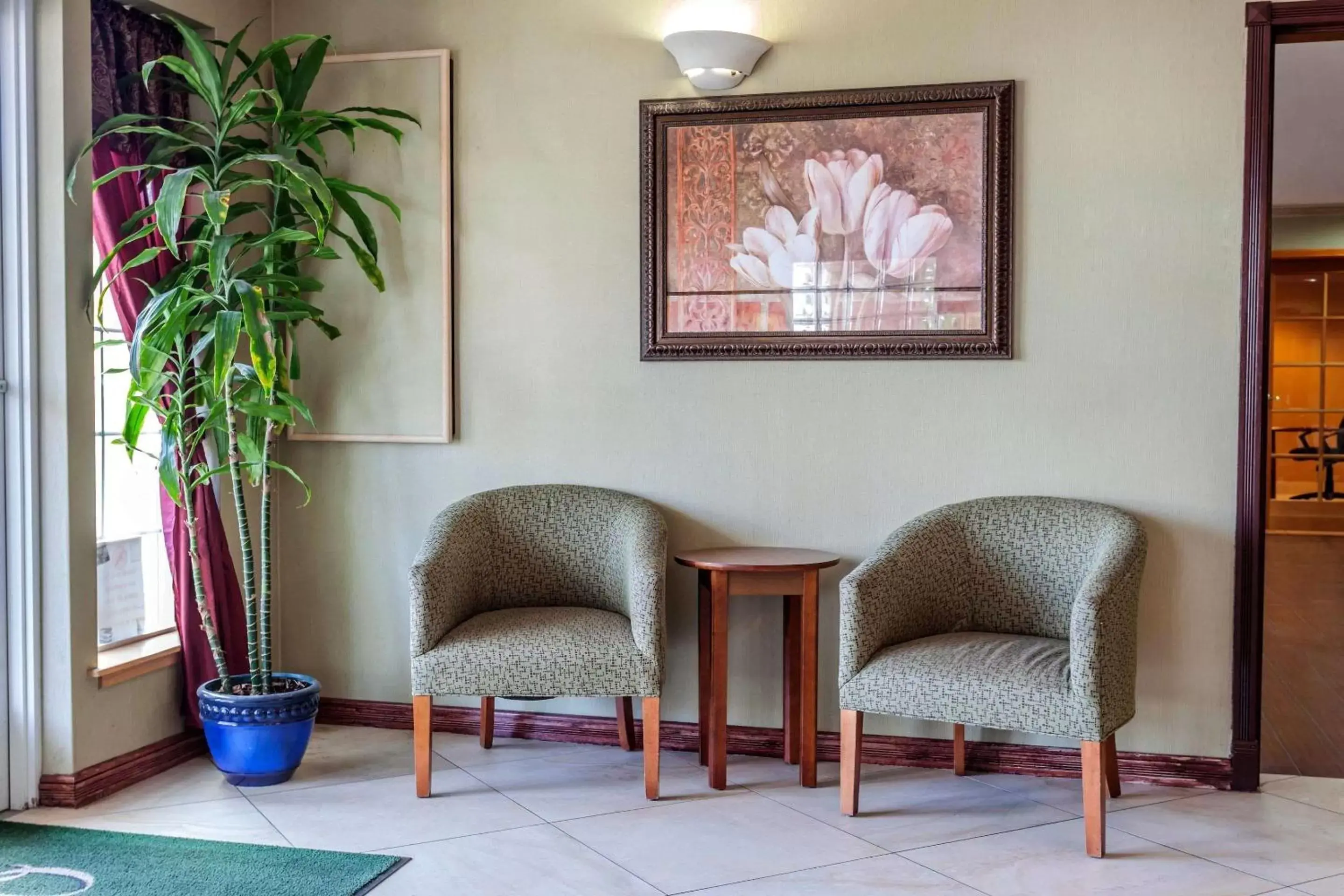 Lobby or reception, Seating Area in Quality Inn Arlington