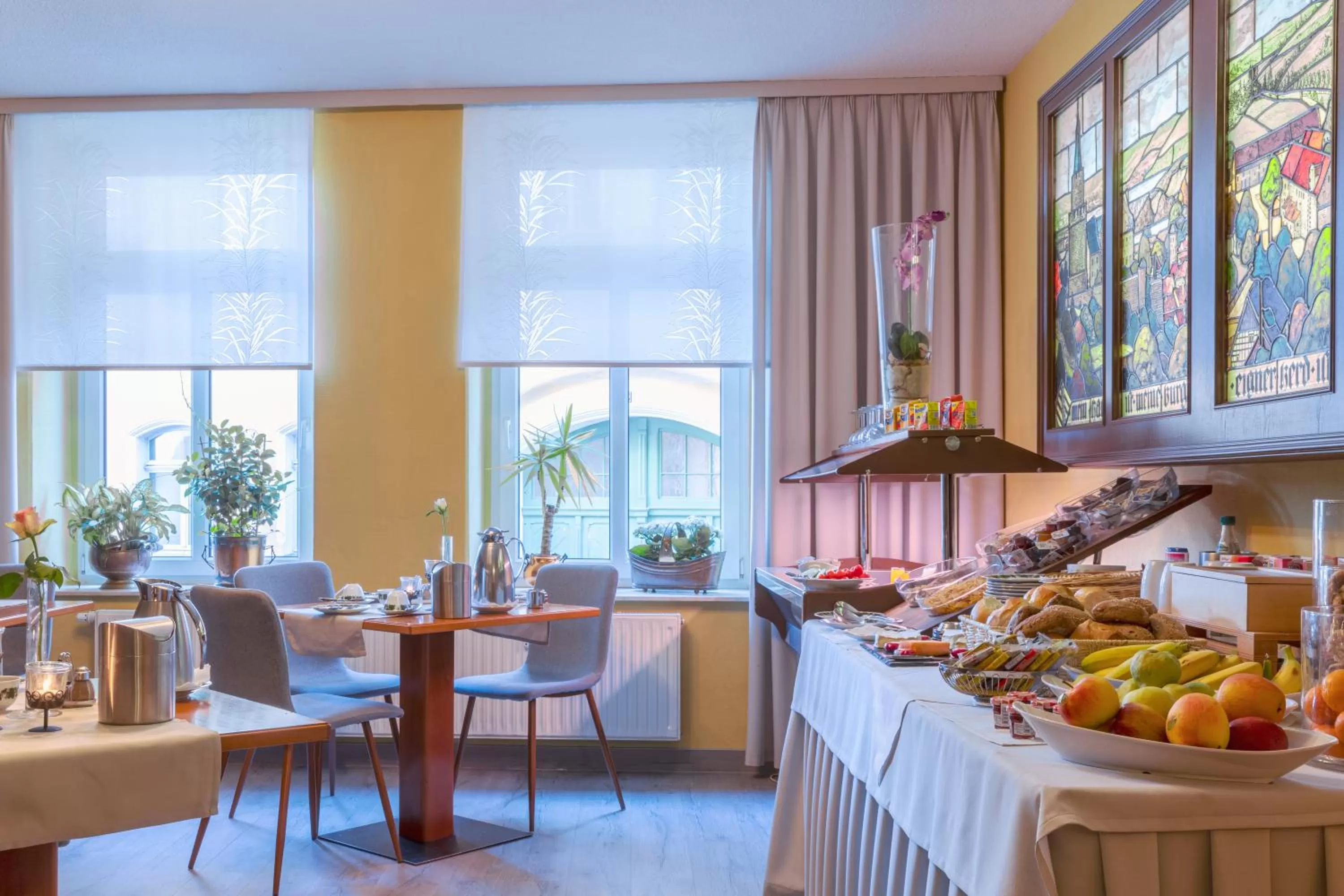 Breakfast in "Zur Altstadt - Am Fuße der Osterburg" Gaststätte, Pension, FEWO