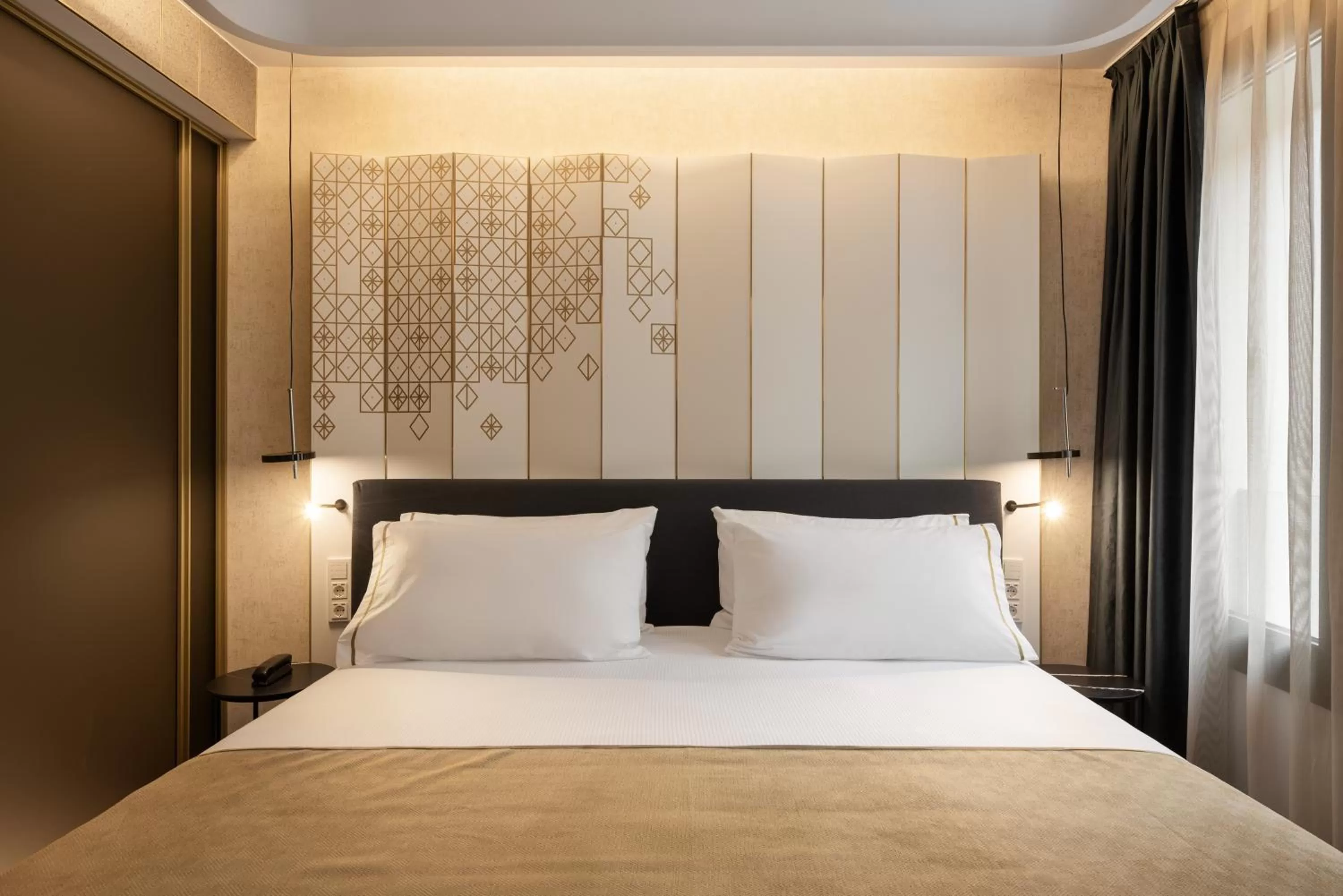 Photo of the whole room, Bed in Áurea Palacio de Correos by Eurostars Hotel Company