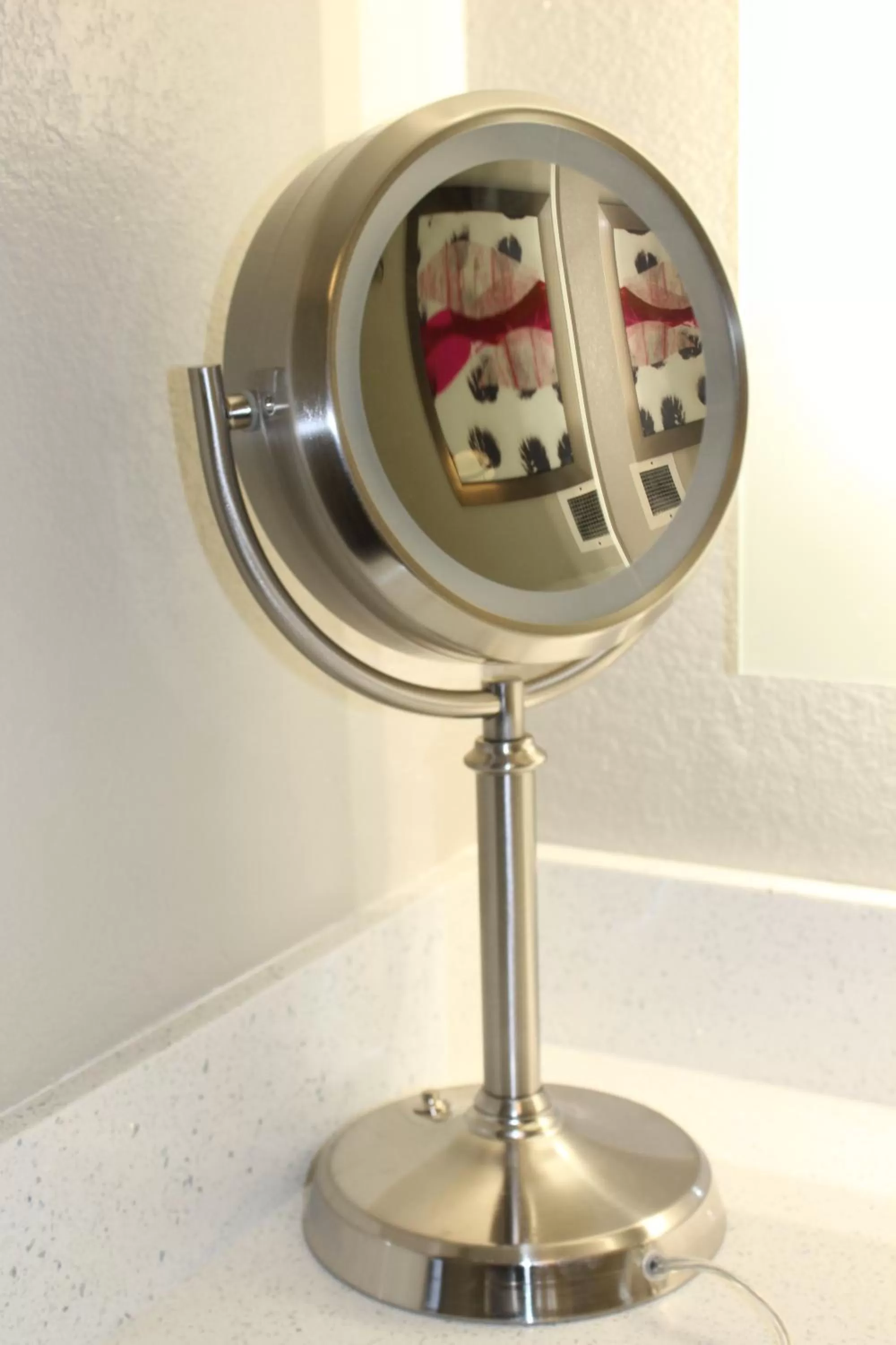 Bathroom in Radisson Hotel Oakland Airport