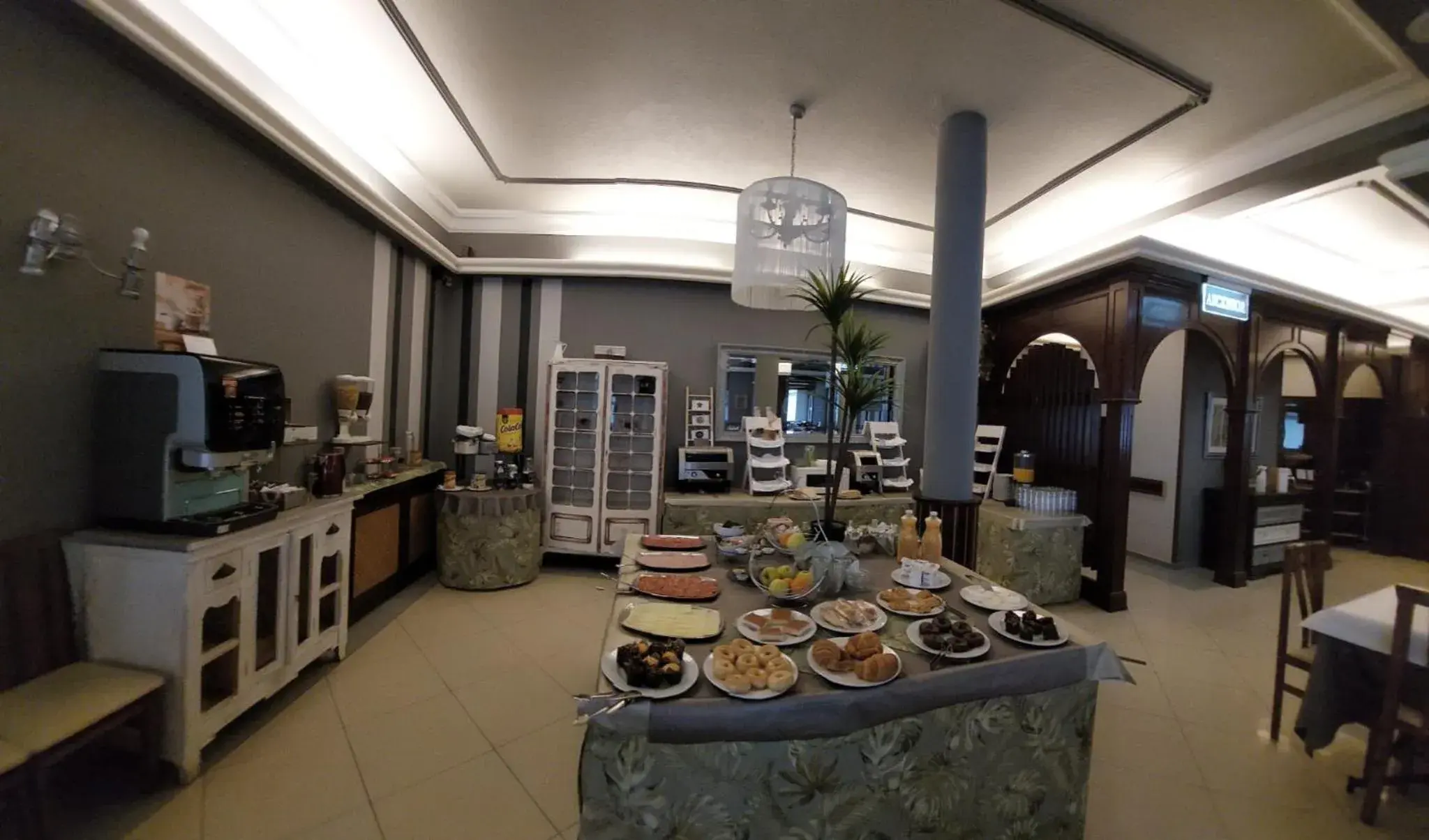 Breakfast, Restaurant/Places to Eat in Hotel Arillo