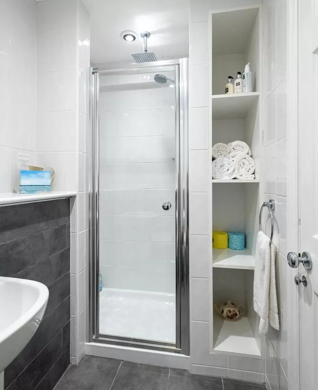 Shower, Bathroom in The Mount B&B