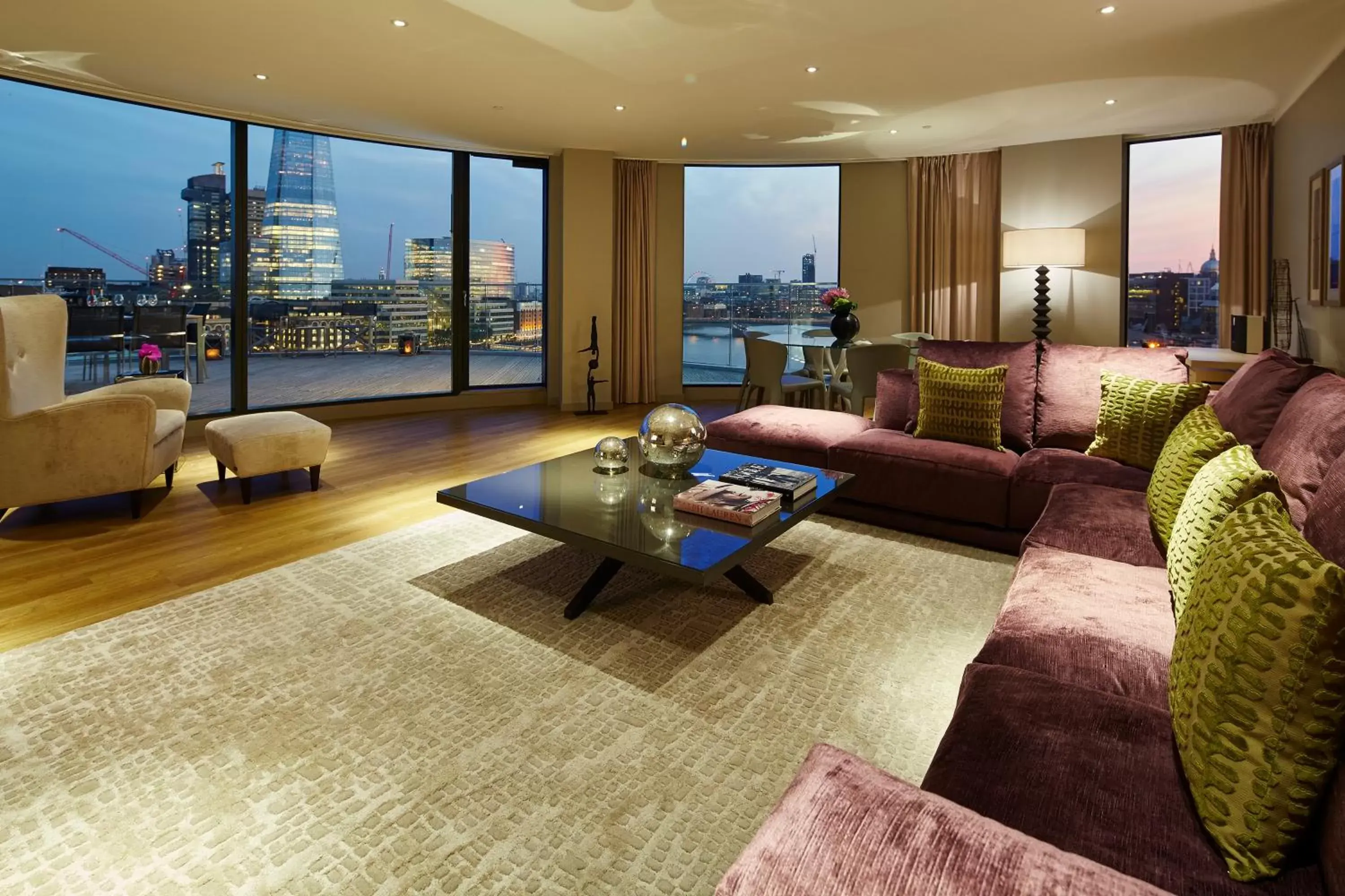 Living room, Seating Area in Cheval Three Quays at The Tower of London