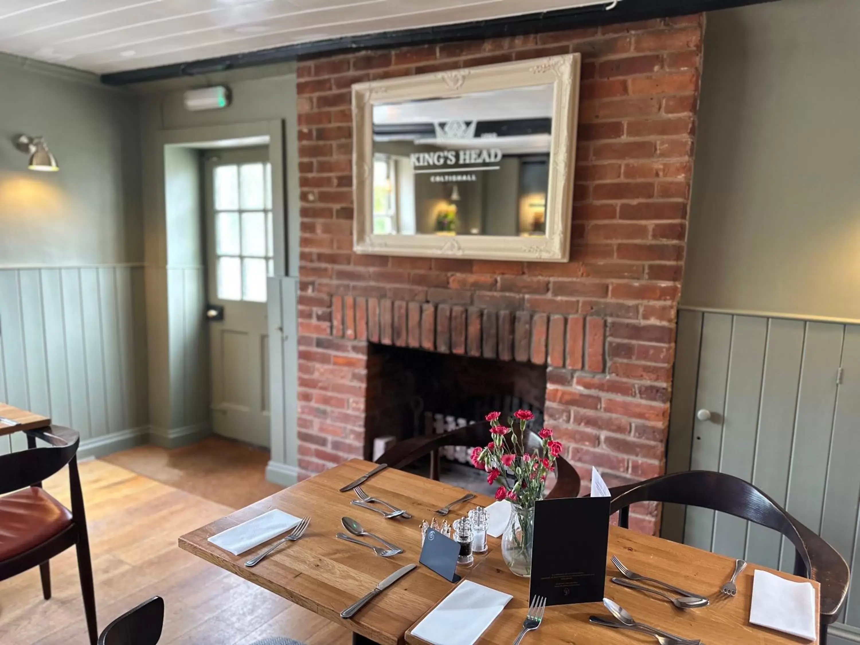 Restaurant/places to eat, Dining Area in Kings Head Coltishall