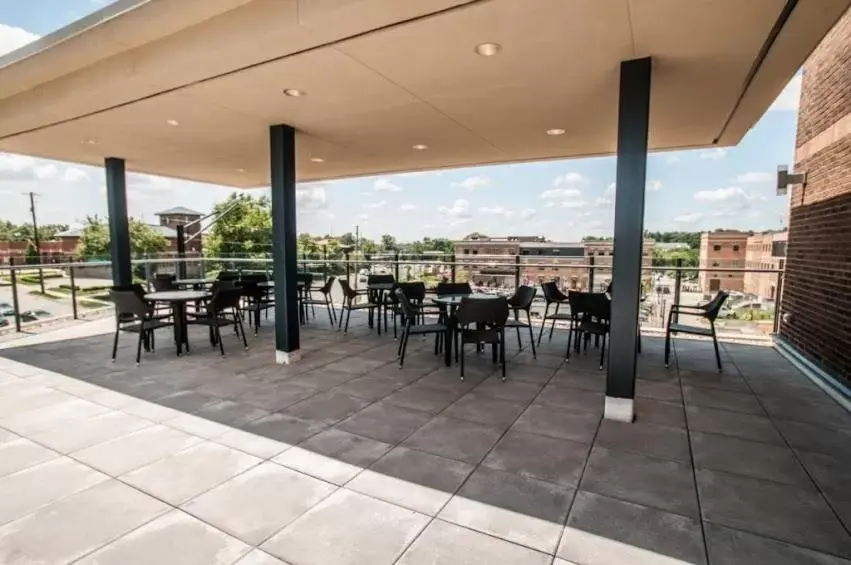 Balcony/Terrace, Restaurant/Places to Eat in Kent State University Hotel and Conference Center
