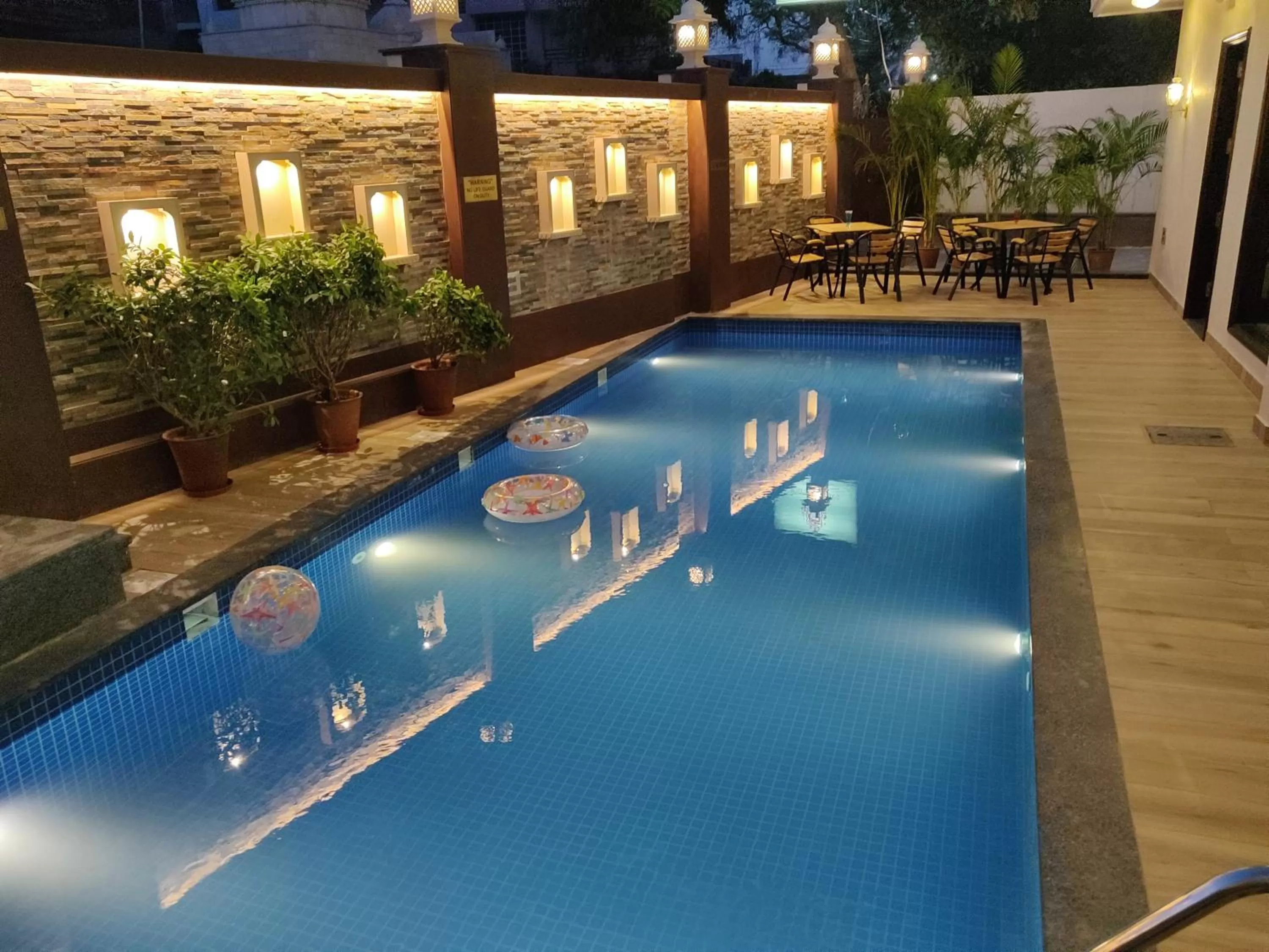 Swimming pool in Laxmi Palace Heritage Boutique Hotel