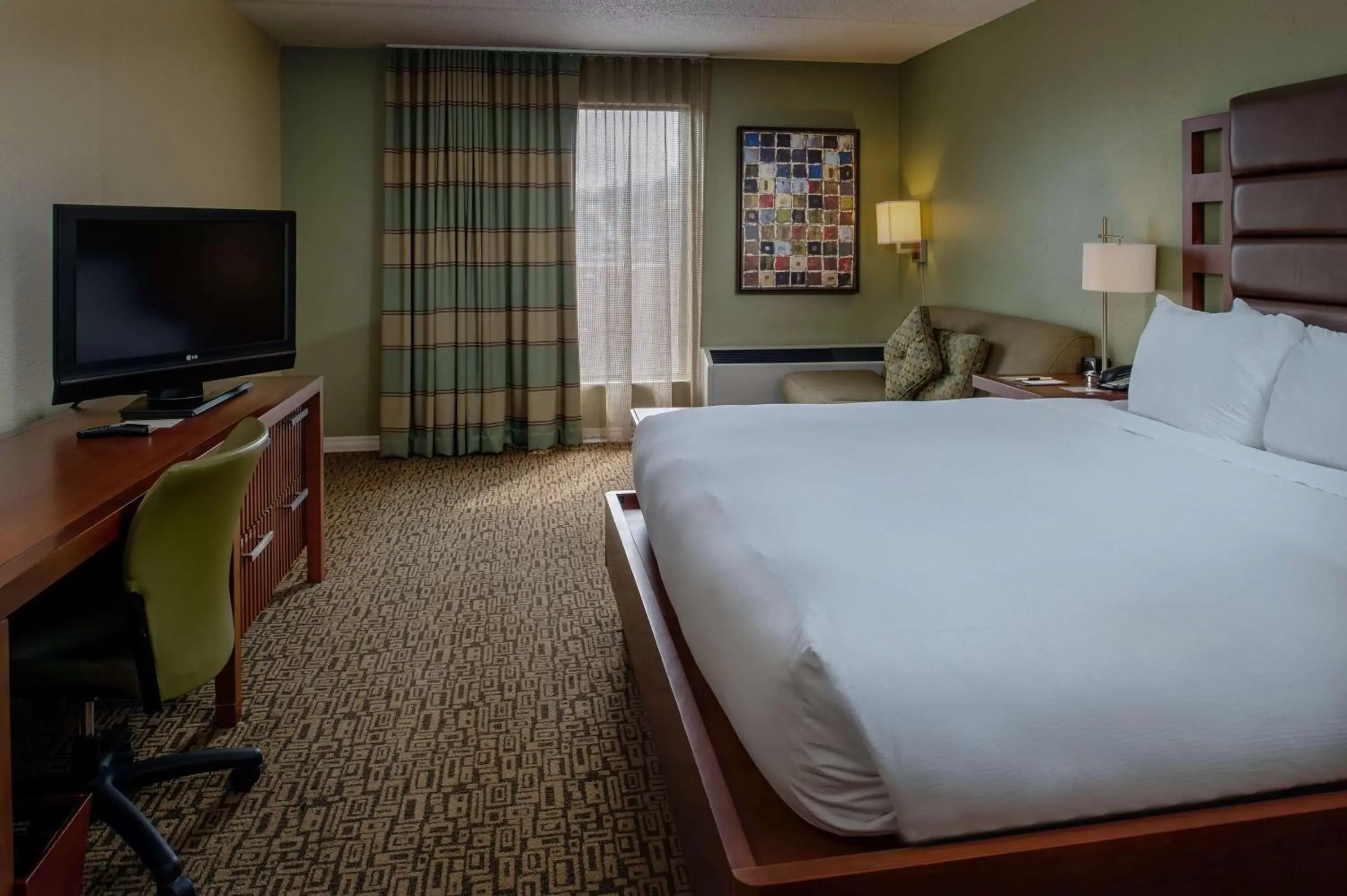 Bedroom, Bed in DoubleTree by Hilton Collinsville/St.Louis