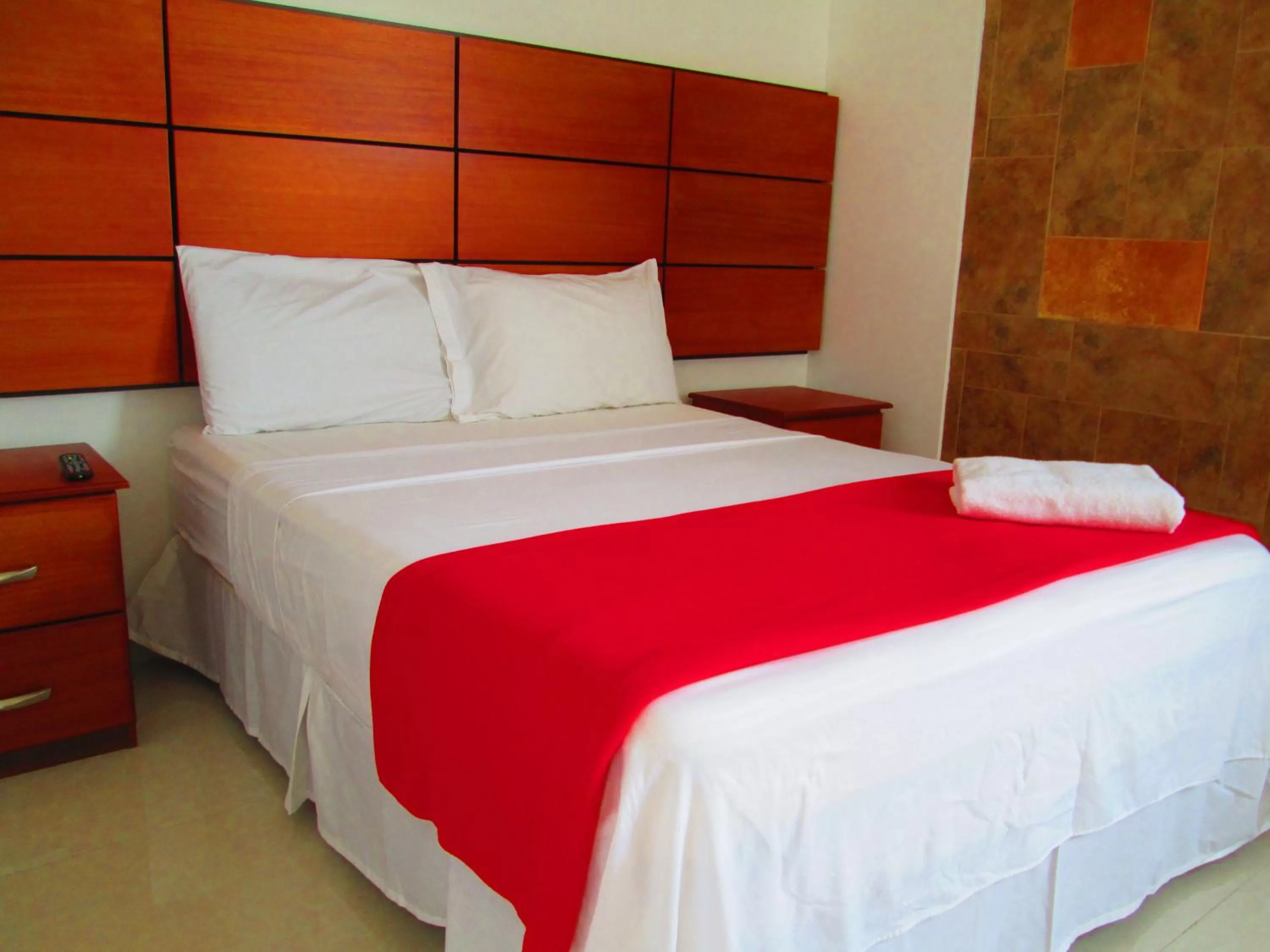 Photo of the whole room, Bed in Hotel Apart Guayaquil Aeropuerto