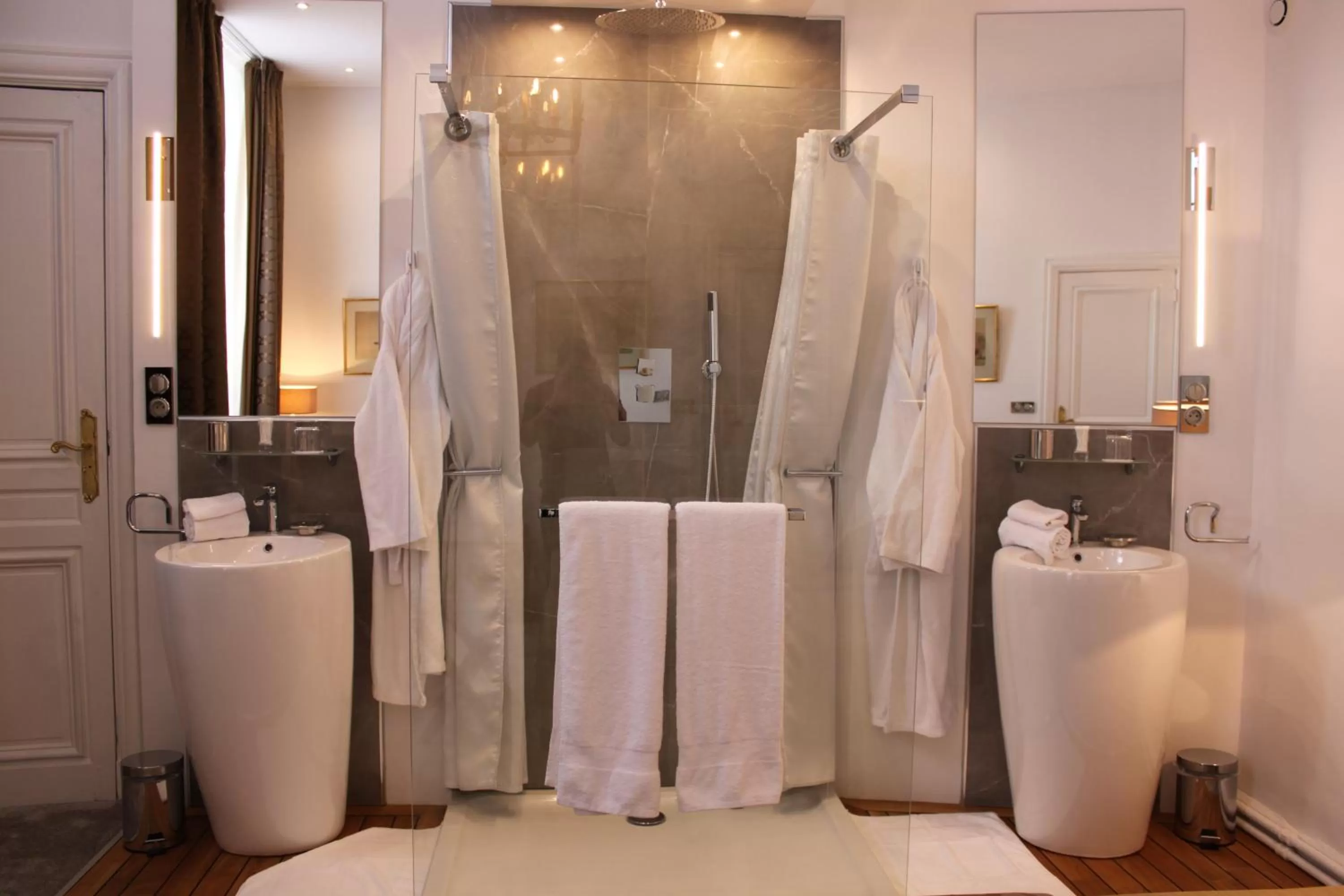 Bathroom in Résidence et Chambres d'Hôtes de La Porte d'Arras