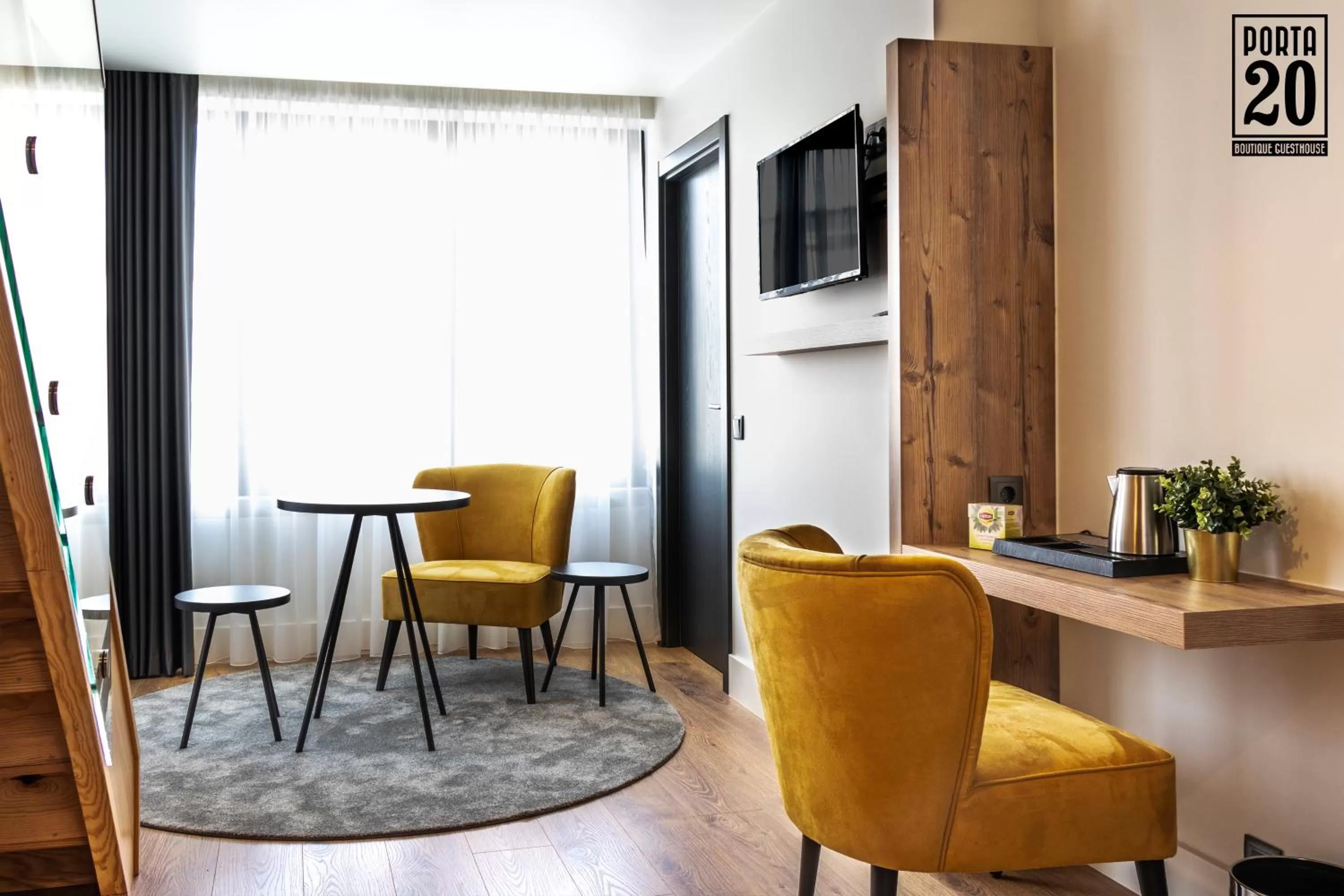 TV and multimedia in Porta 20 Boutique Guesthouse