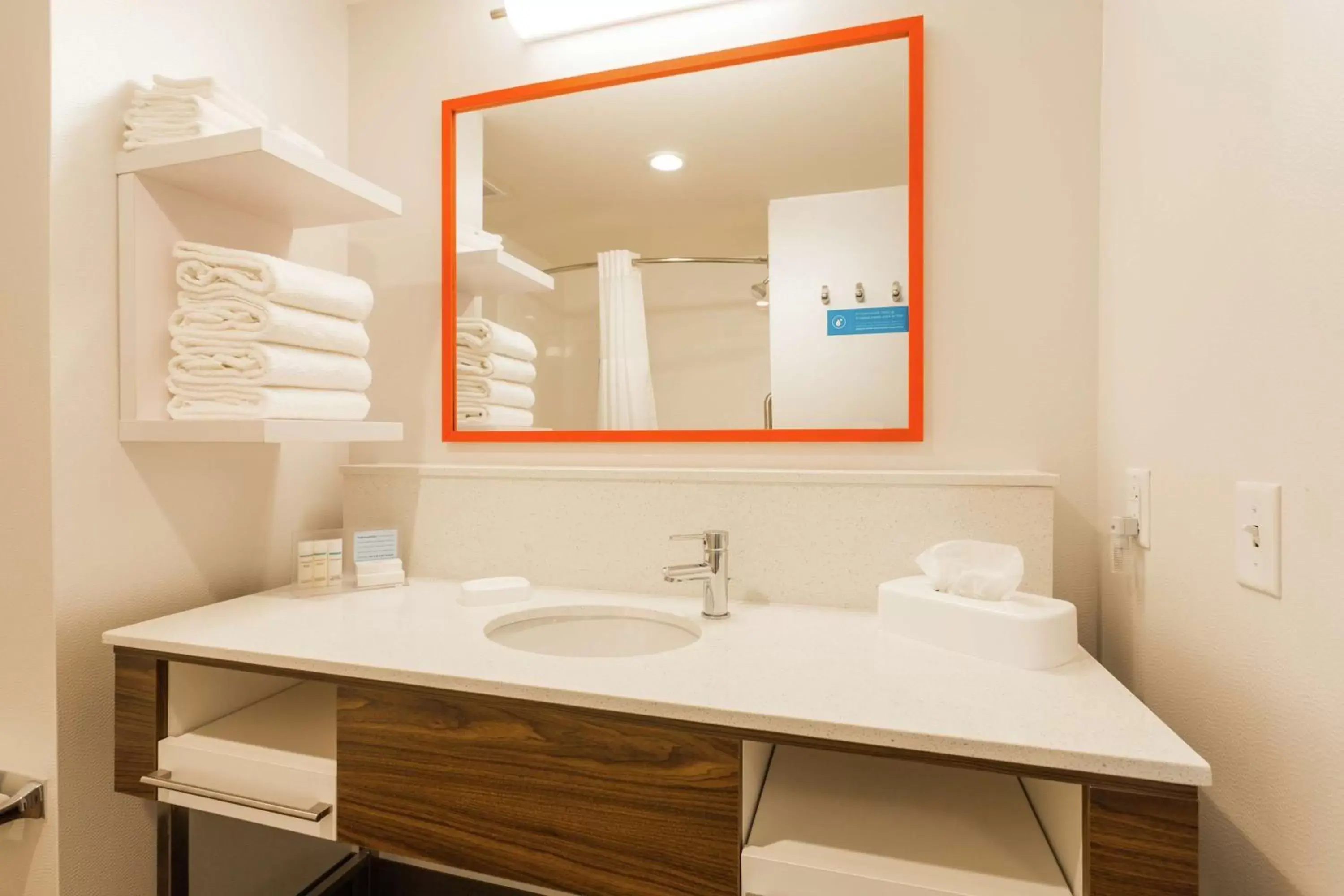 Bathroom in Hampton Inn Cumberland Bathroom in Hampton Inn Cumberland