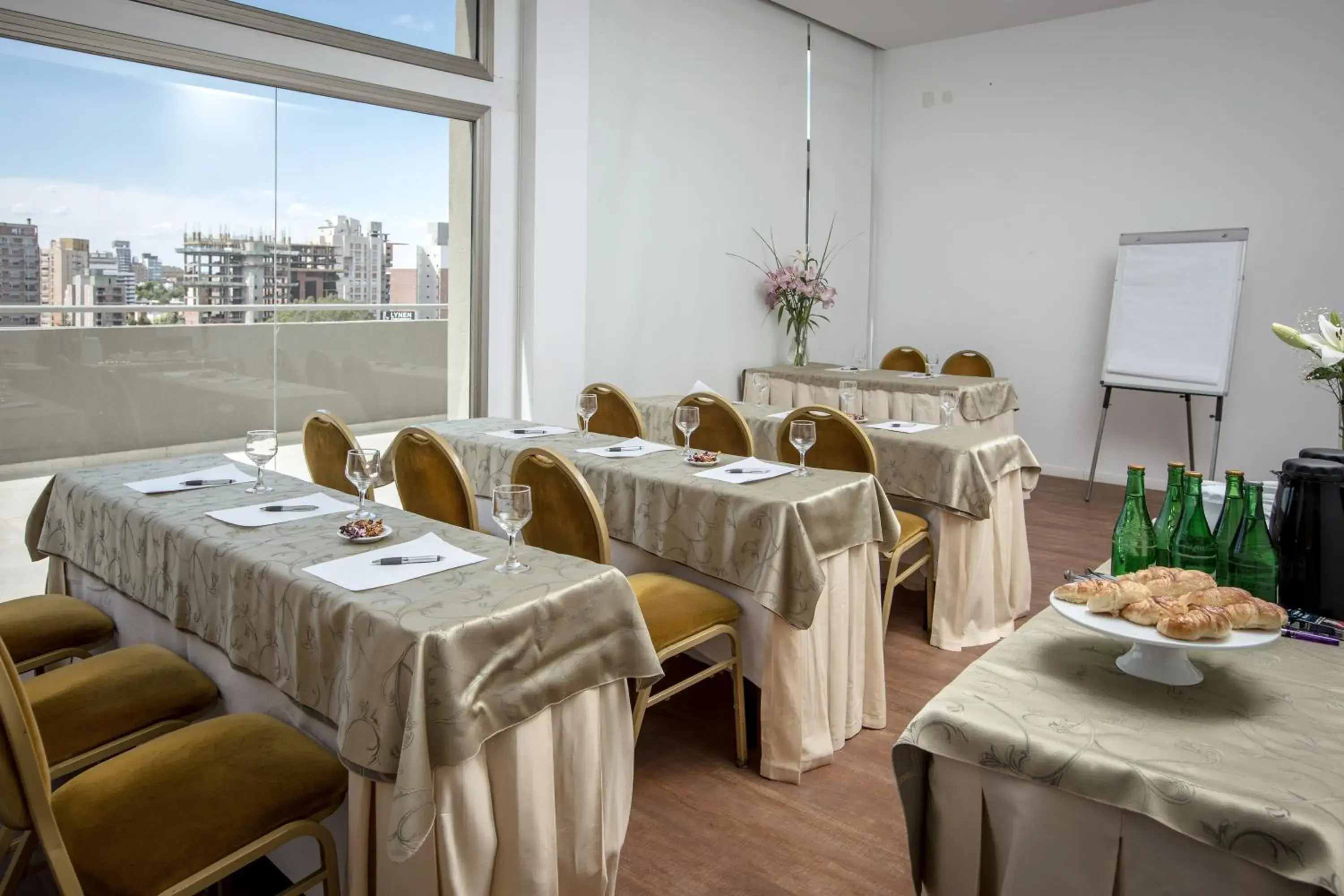 Meeting/conference room in Hotel Comahue Business