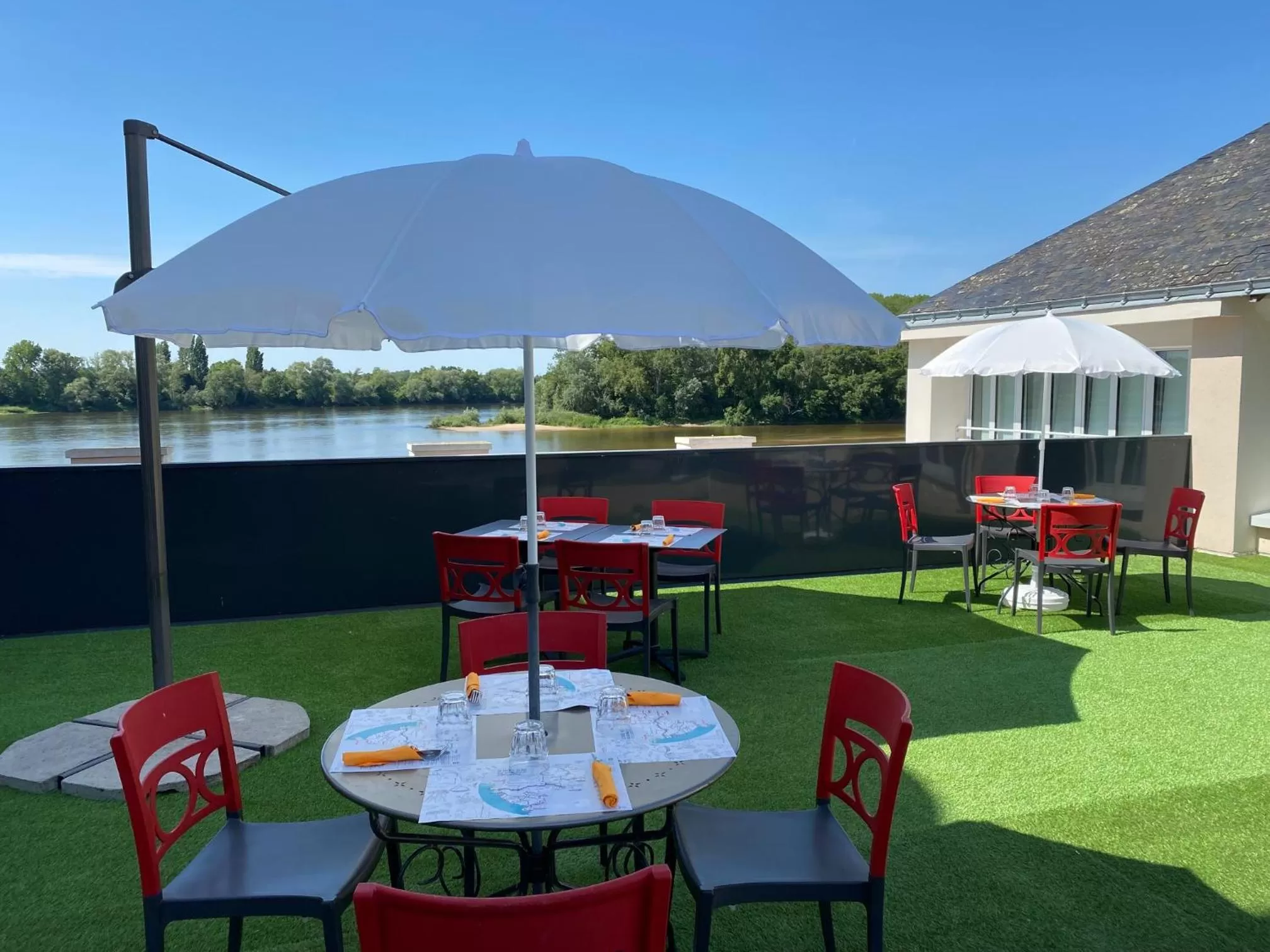 Nightclub / DJ in Les 3 Lieux - Hôtel, Restaurant, Espace sensoriel