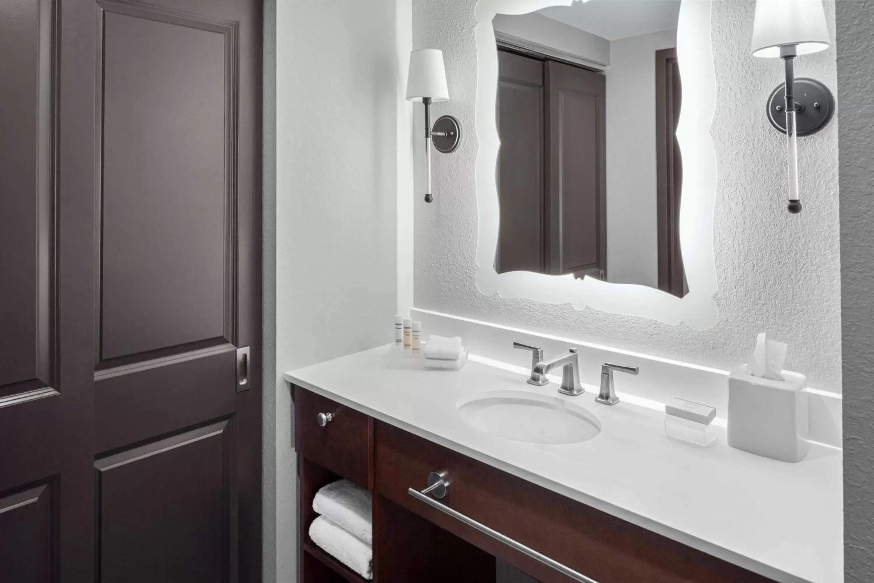 Bathroom in Homewood Suites by Hilton Orland Park