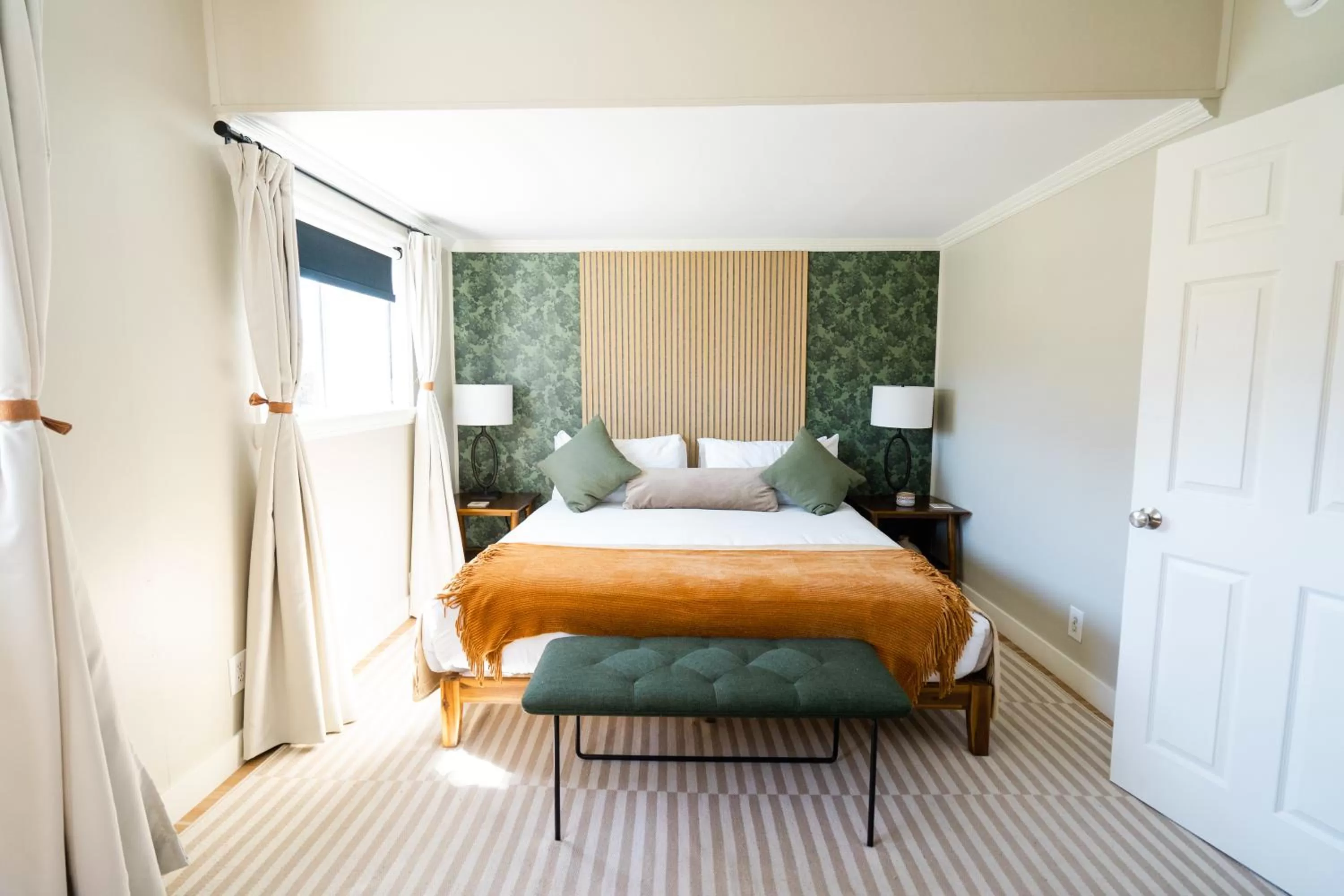 Bedroom, Bed in Viking Inn