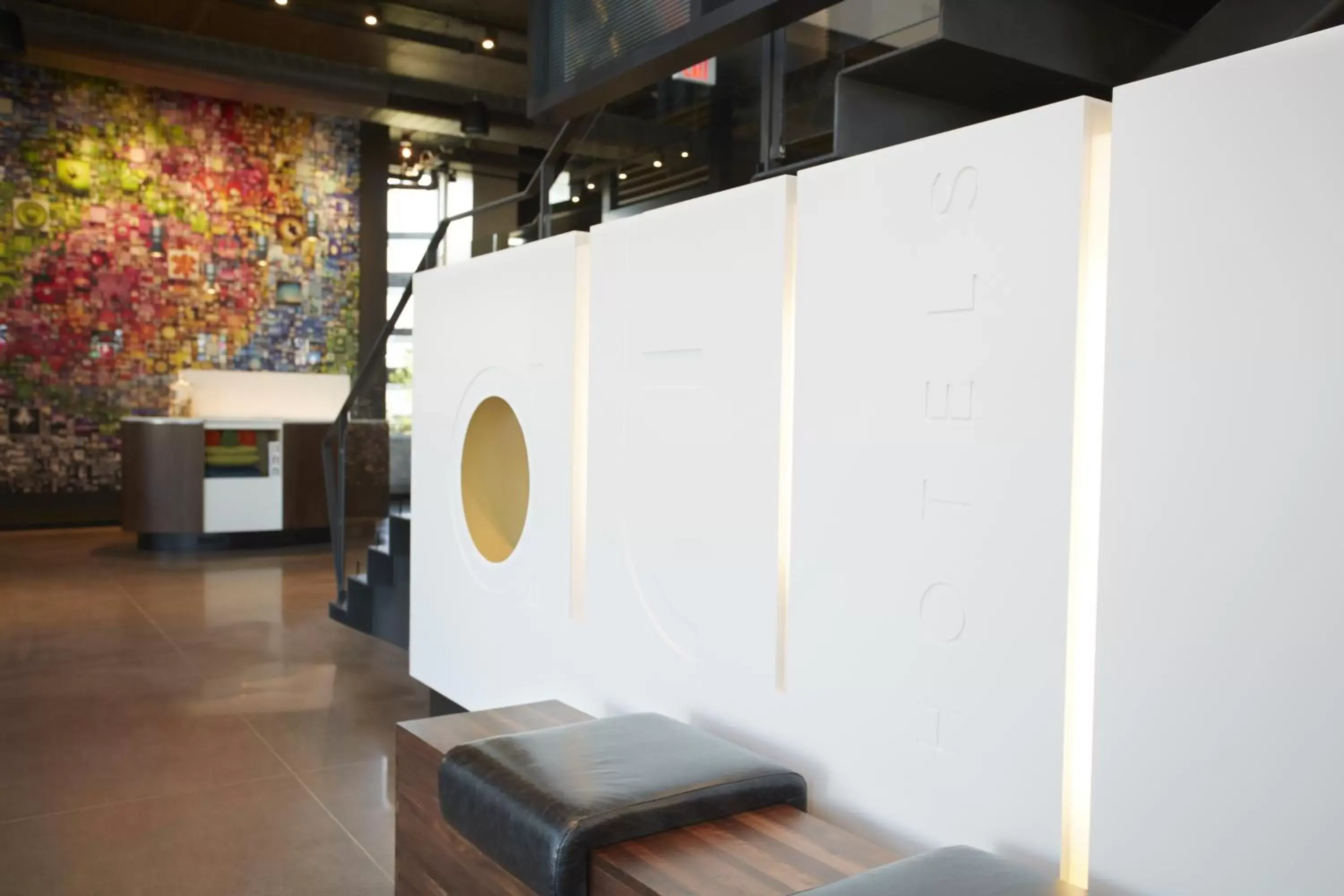 Lobby or reception, TV/Entertainment Center in Alt Hotel Toronto Airport