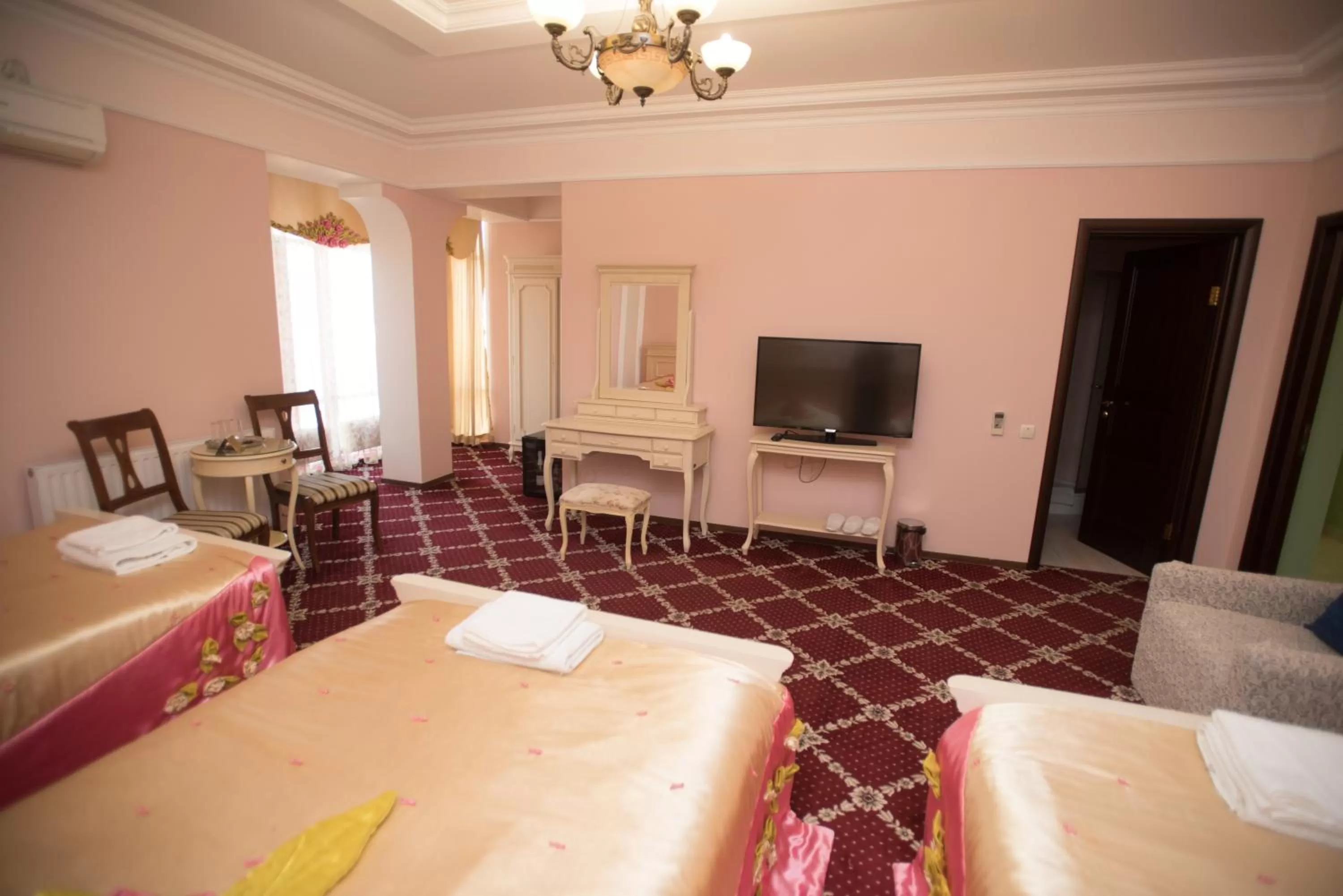 TV and multimedia, Bed in Altin Palace