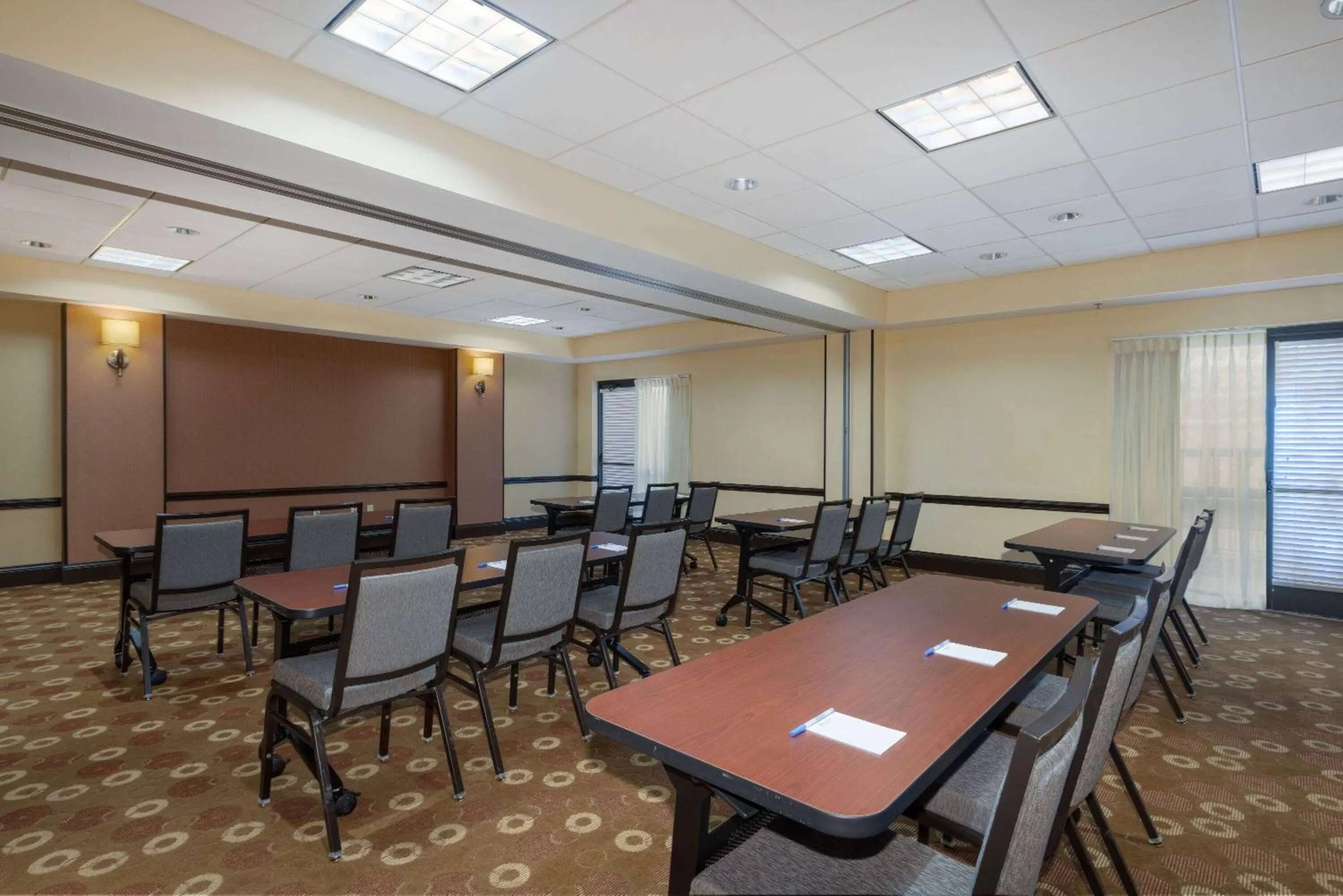 Meeting/conference room in Wyndham Garden Kansas City Airport