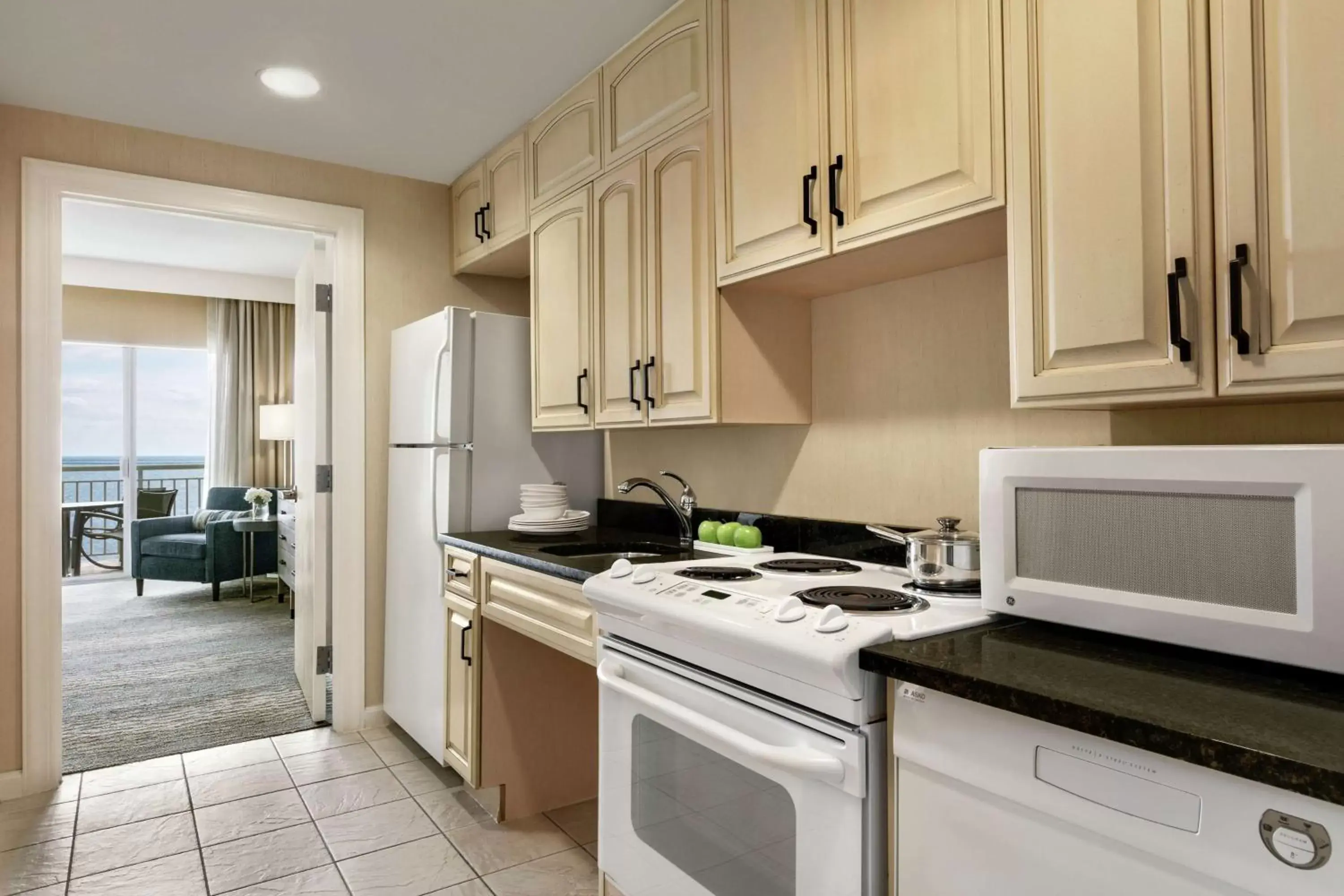 Bedroom, Kitchen/Kitchenette in Hilton Suites Ocean City Oceanfront