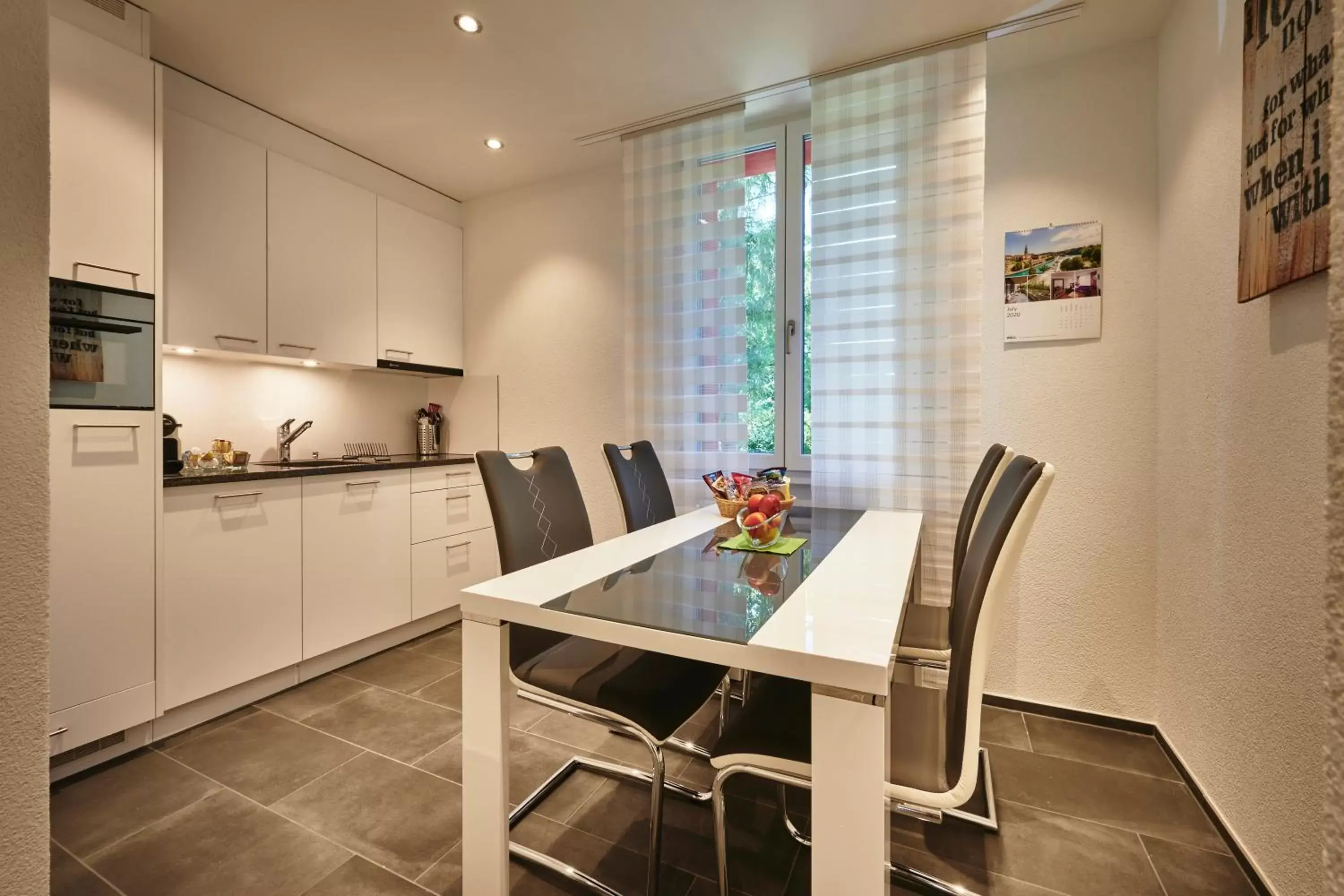 Kitchen or kitchenette, Dining Area in da Maurizio Suites