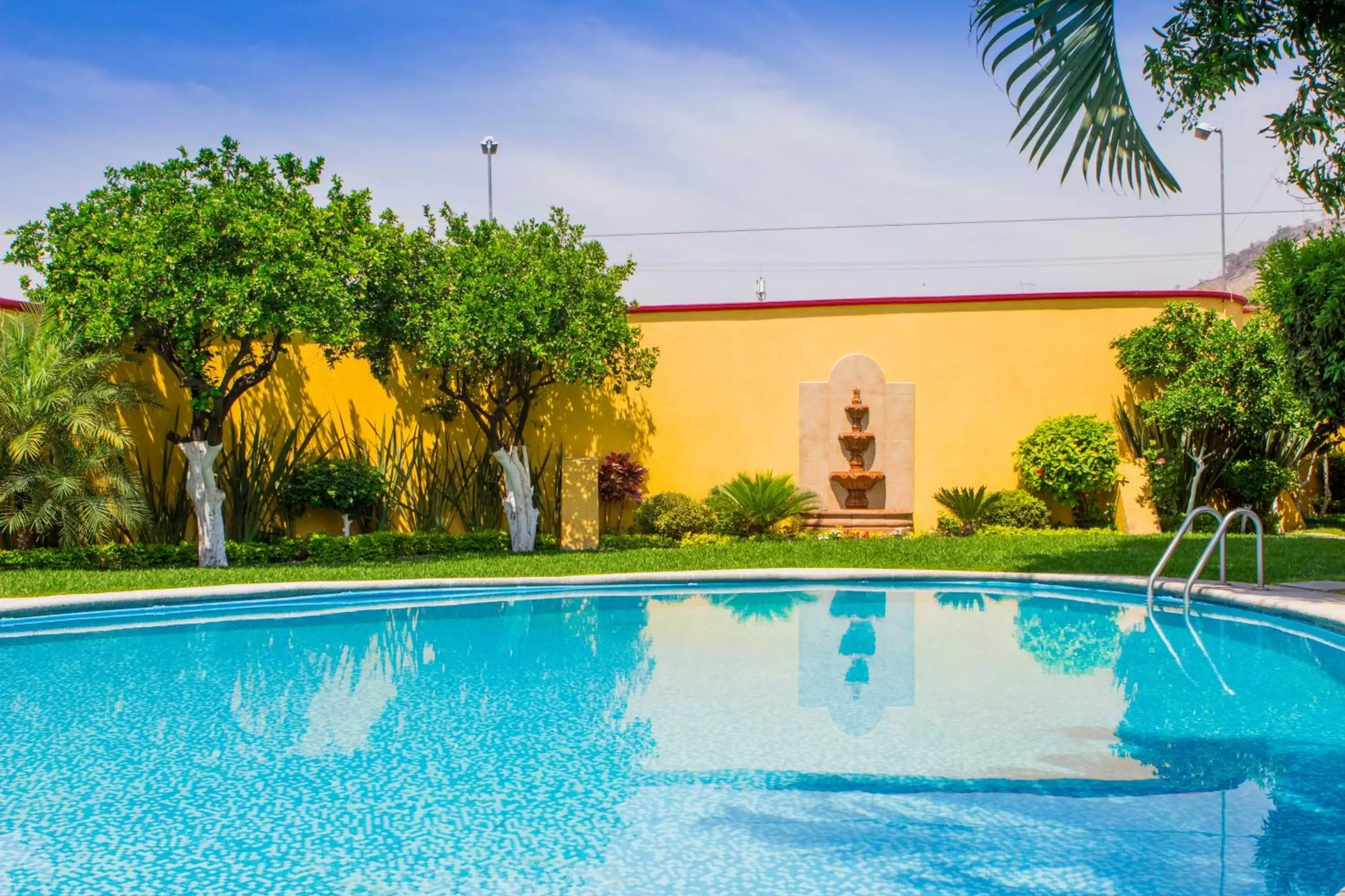 Swimming Pool in Hotel Kazmay