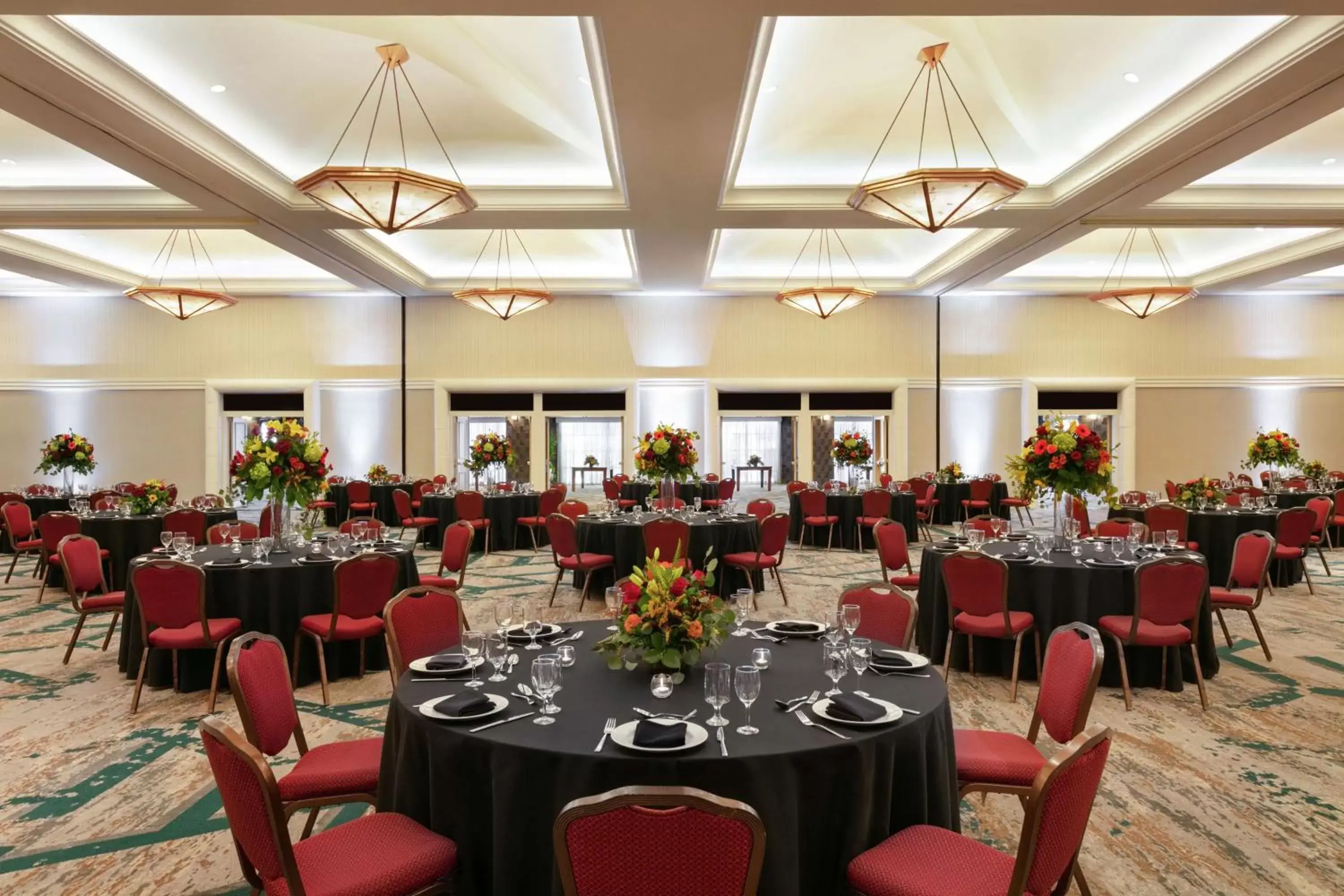 Meeting/conference room, Restaurant/Places to Eat in DoubleTree by Hilton Paradise Valley Resort Scottsdale