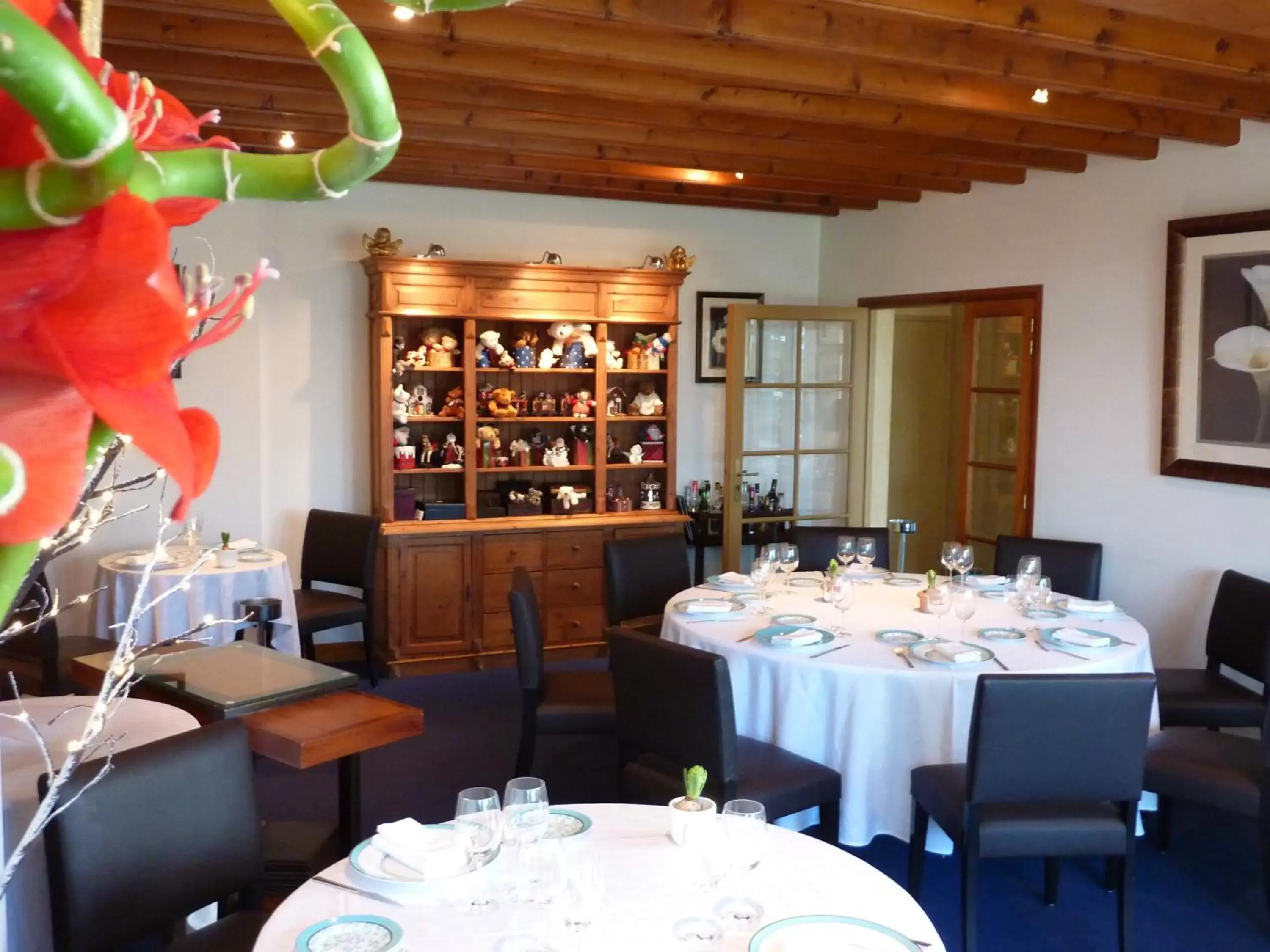 Business facilities, Restaurant/Places to Eat in Les Chambres Lauryvan