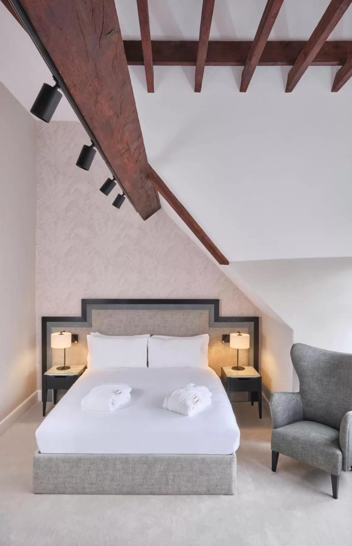 Bedroom, Bed in 11 Cadogan Gardens and The Apartments by Iconic Luxury Hotels