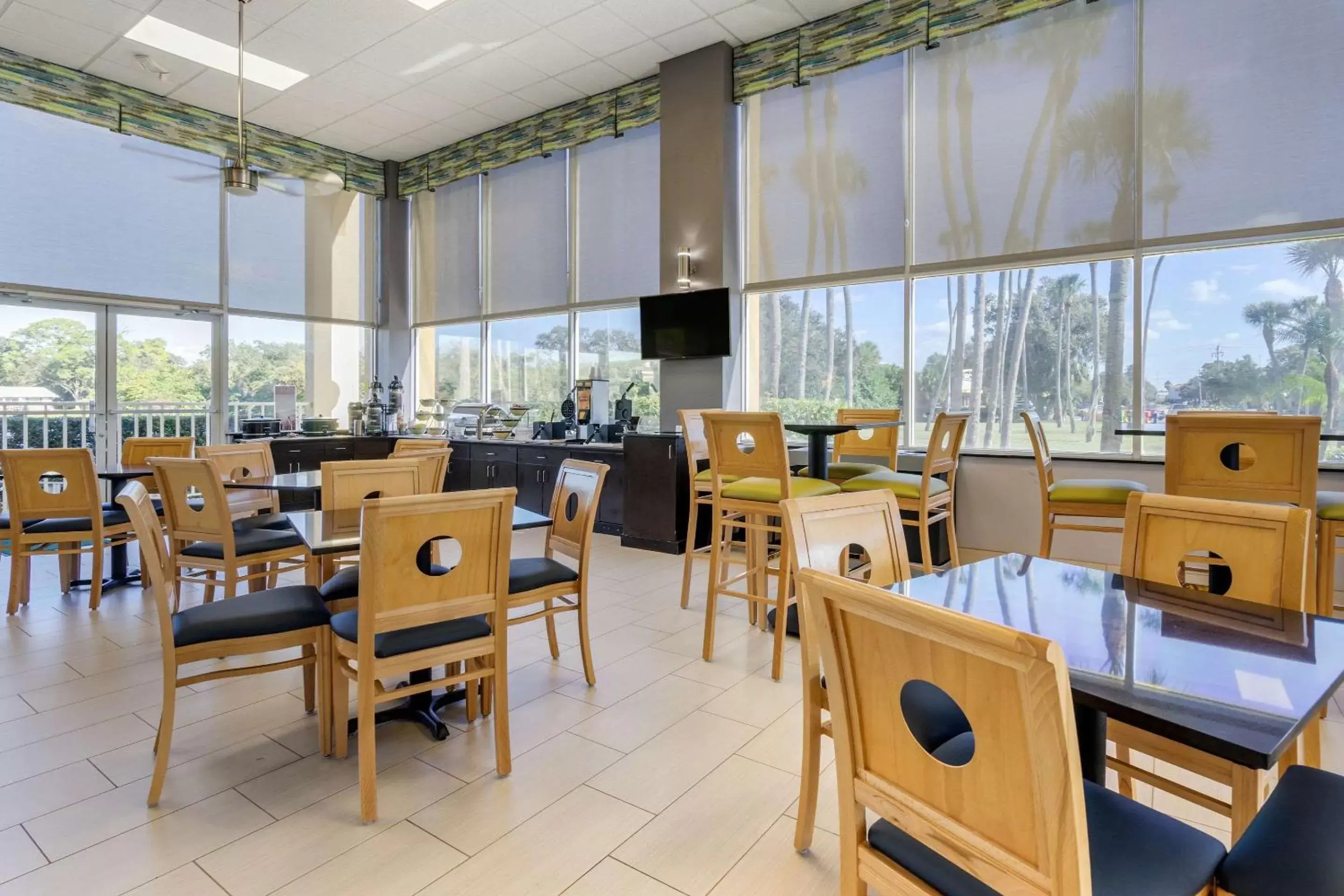 Restaurant/Places to Eat in Quality Inn Bradenton North I-75