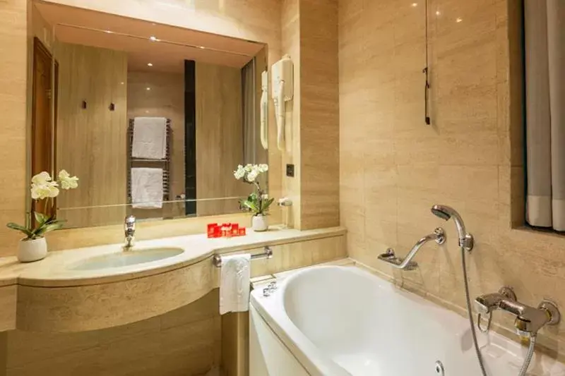 Bathroom in Grand Hotel Duca D'Este