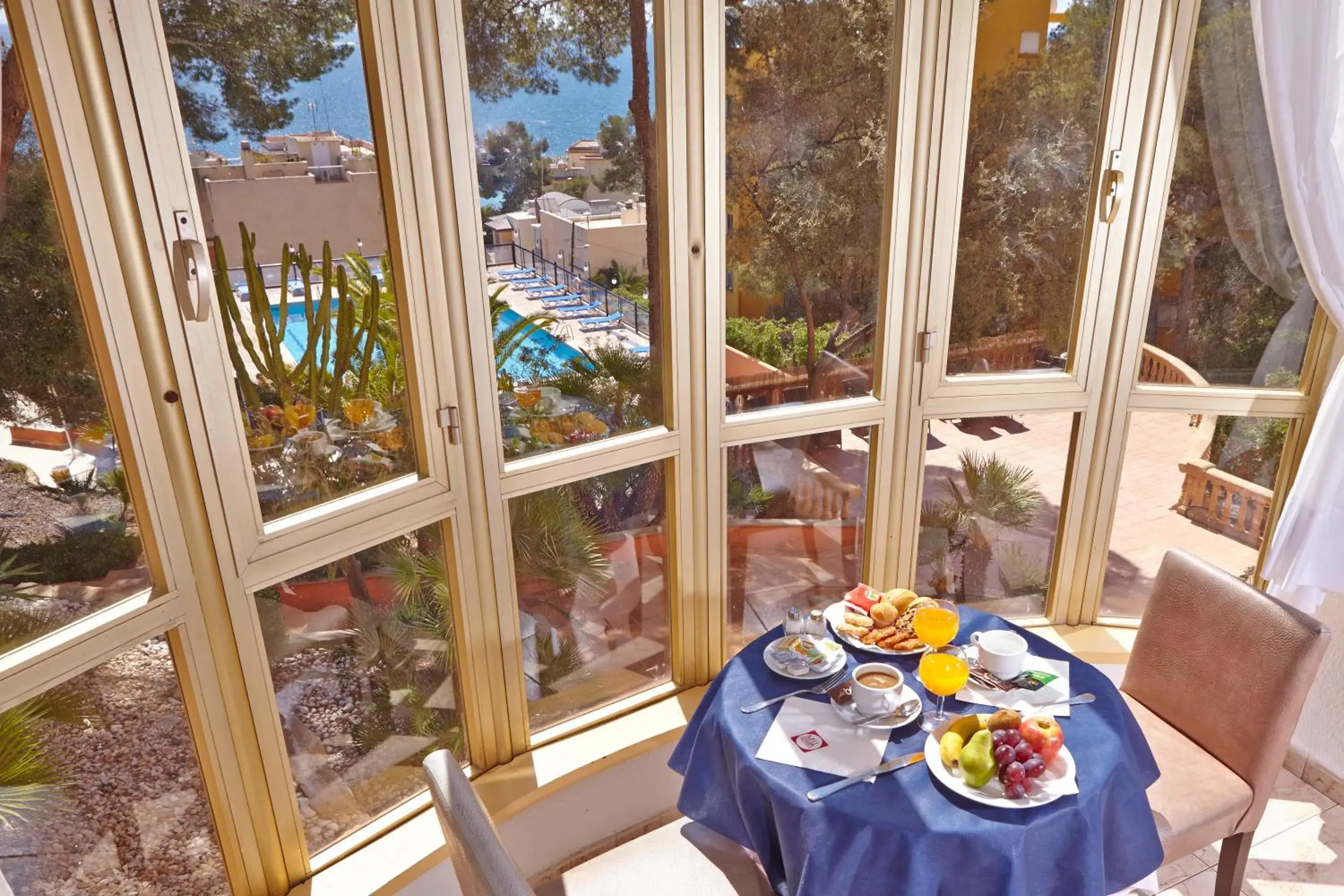 Breakfast in MLL Blue Bay Breakfast in MLL Blue Bay