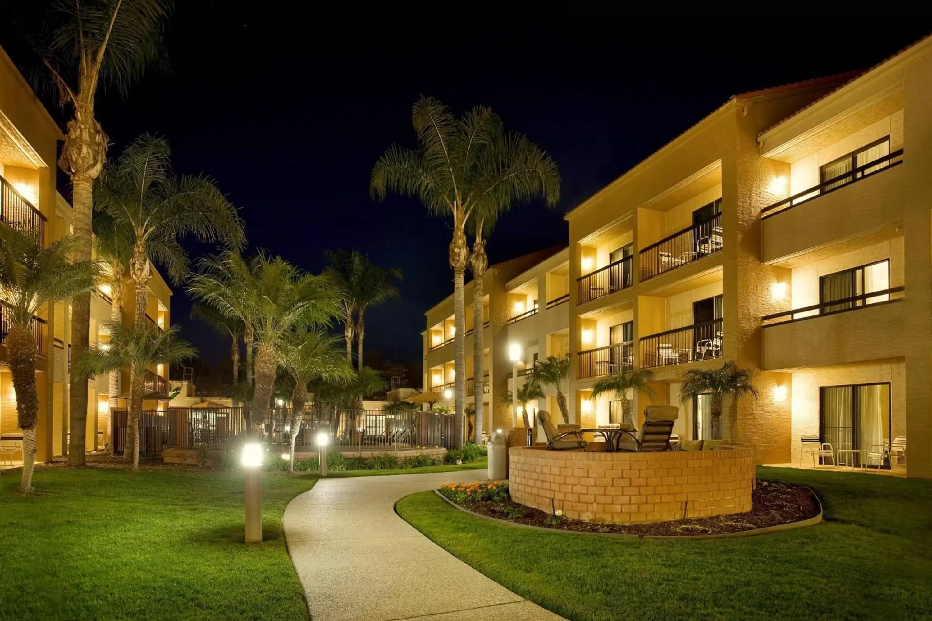 Property Building in Courtyard by Marriott San Diego Sorrento Valley