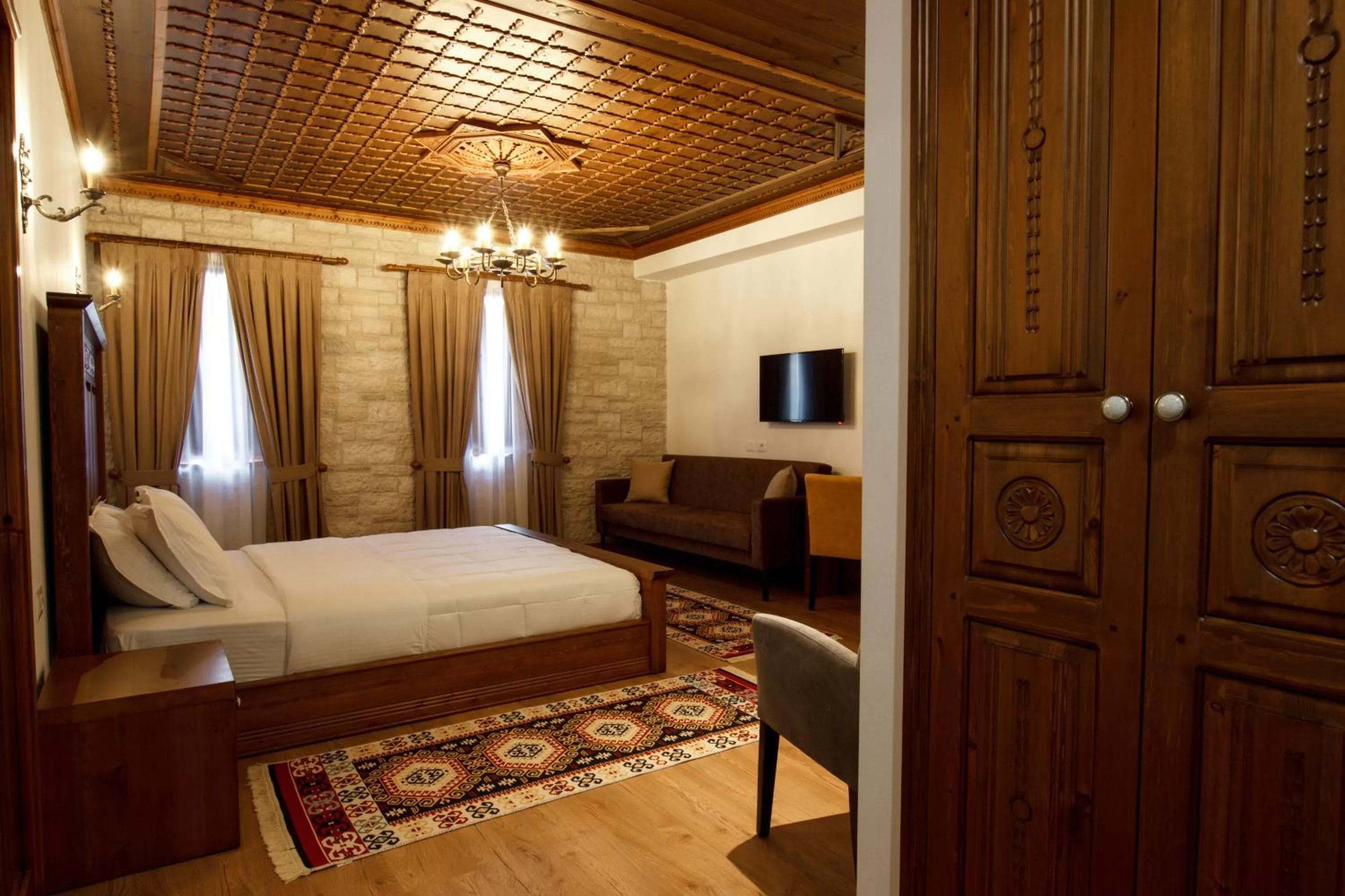 Photo of the whole room, Bed in Rose Garden Hotel