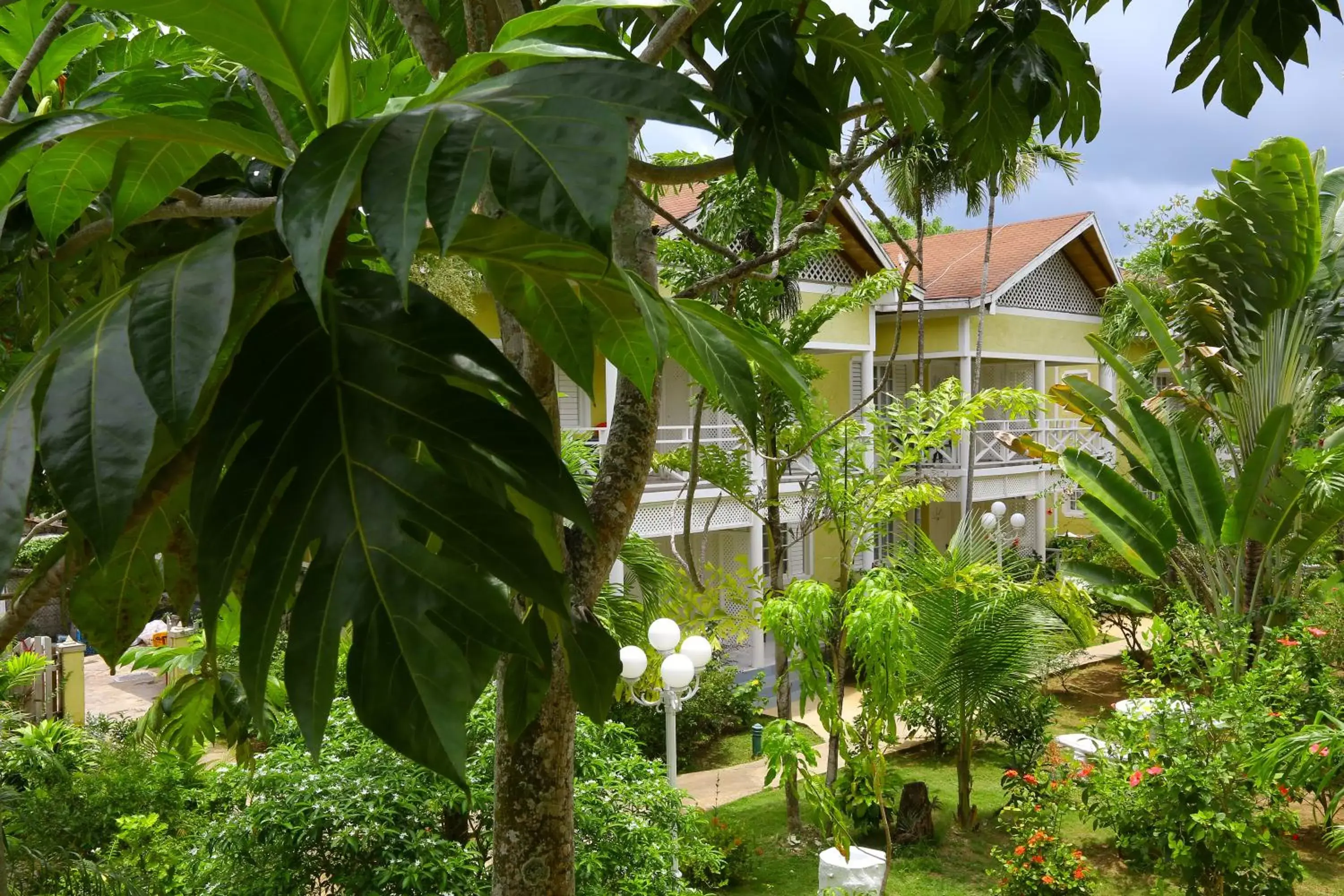 Garden, Property Building in Merrils Beach Resort II